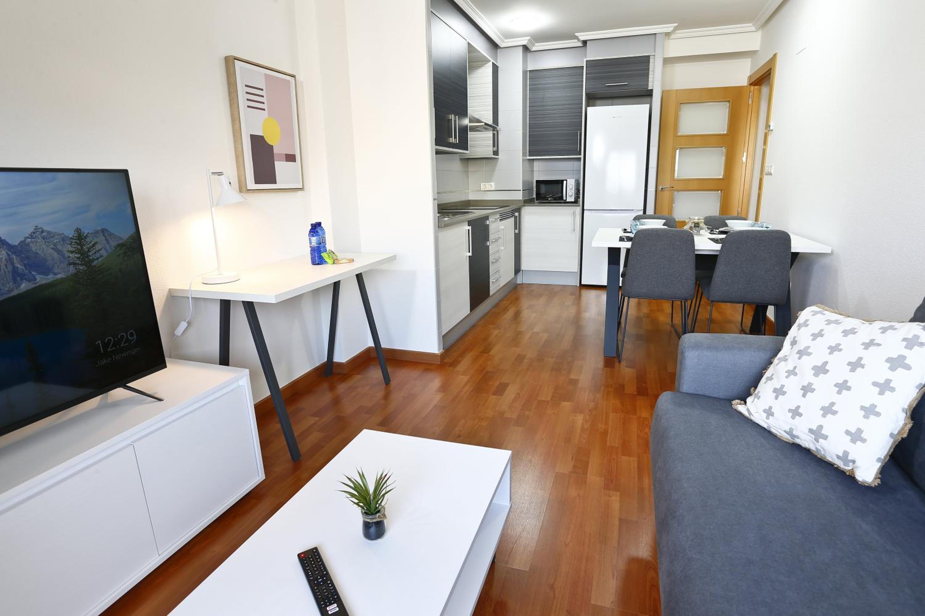 Apartment with Terrace - Photo 18