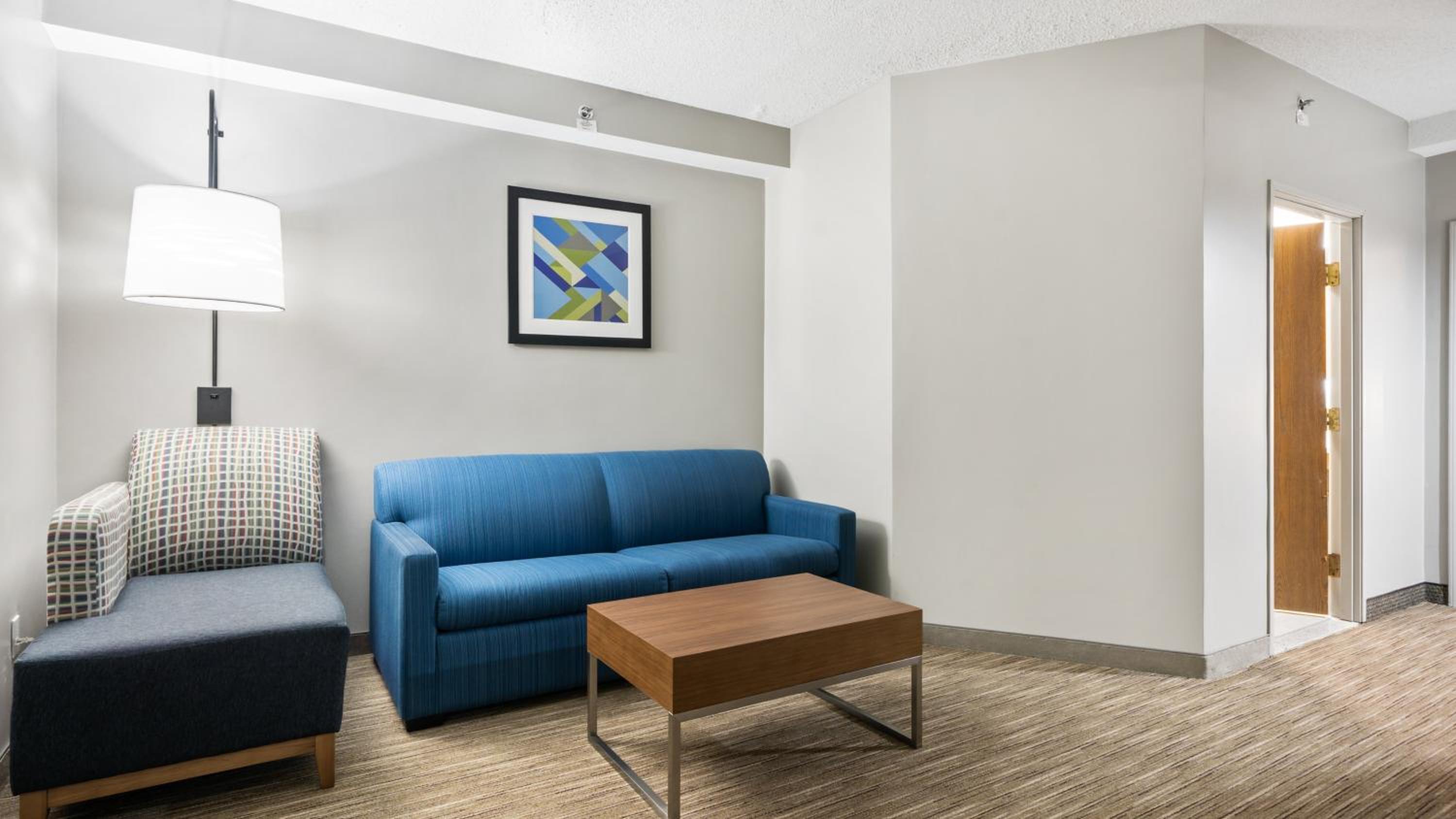 One-Bedroom Suite with Jetted Tub - Photo 3