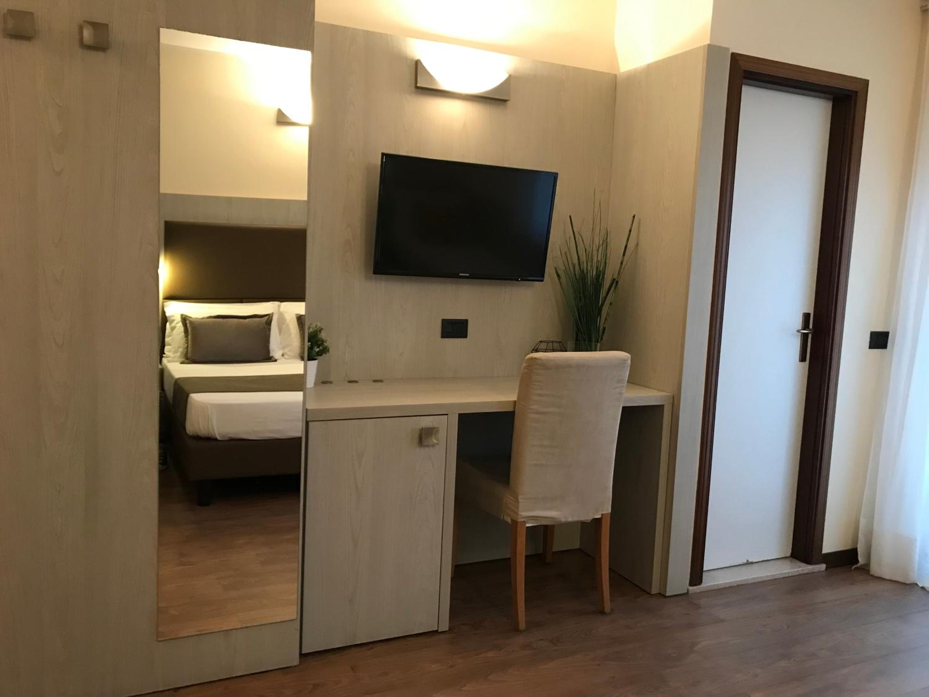 Superior Quadruple Room - Photo 4