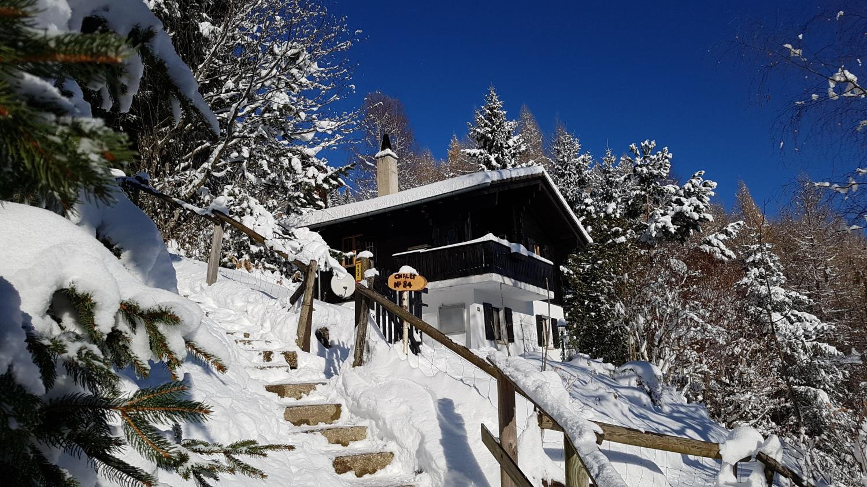 Three-Bedroom Chalet - Photo 4