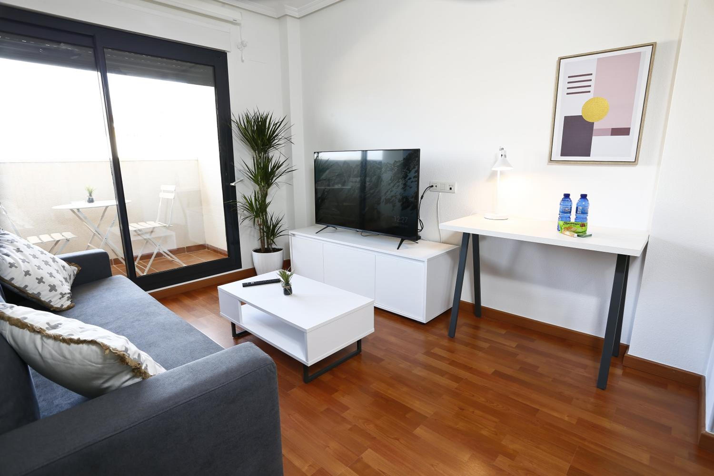 Apartment with Terrace - Photo 4