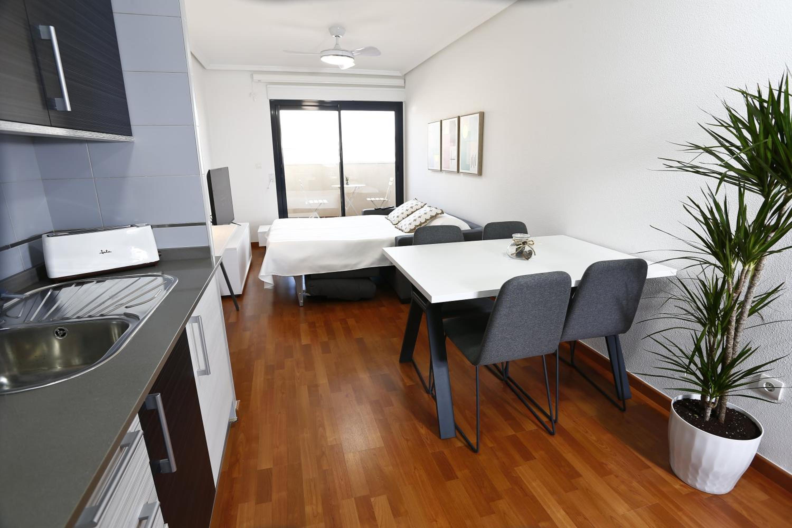 Apartment with Terrace - Photo 3
