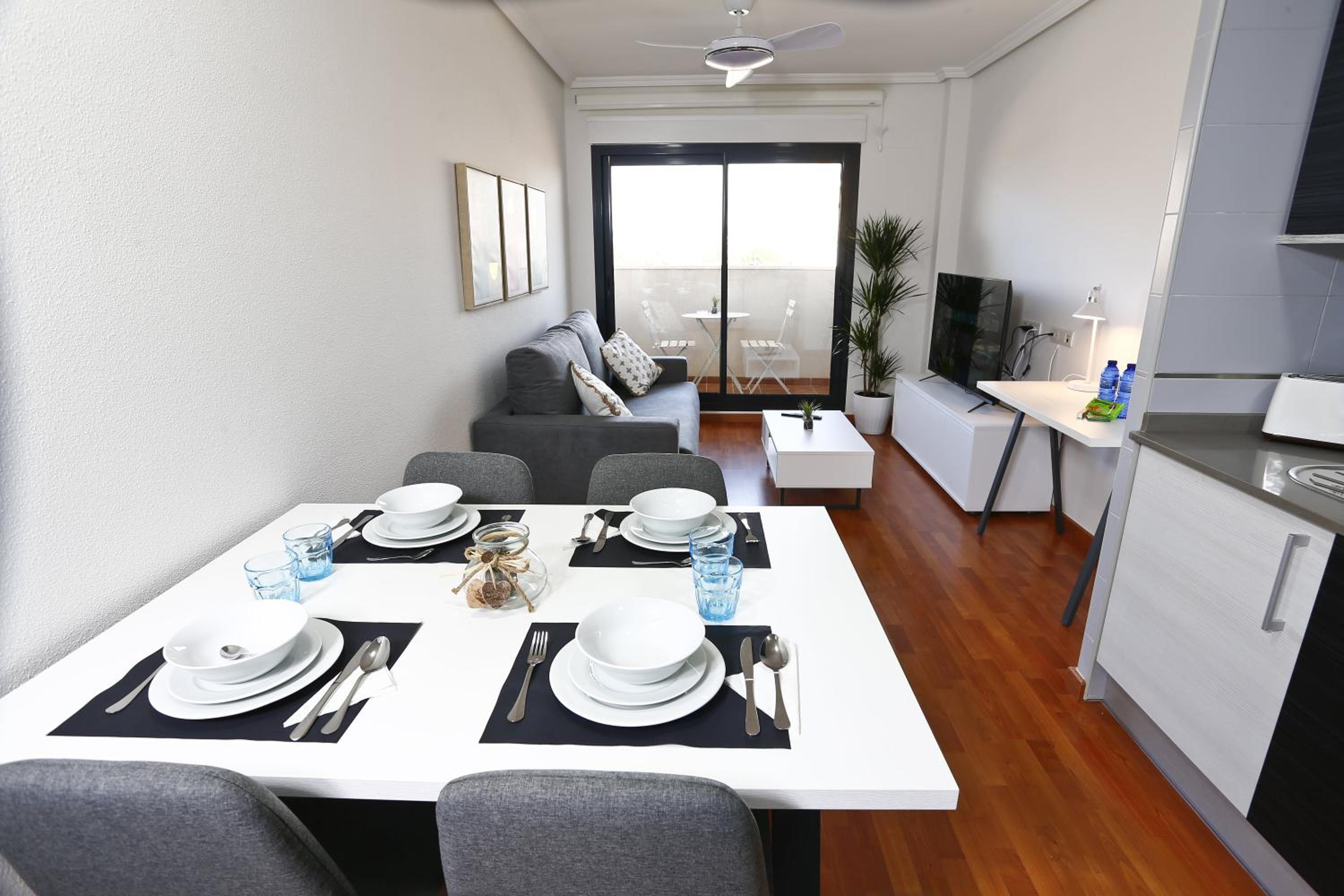 Apartment with Terrace - Photo 8