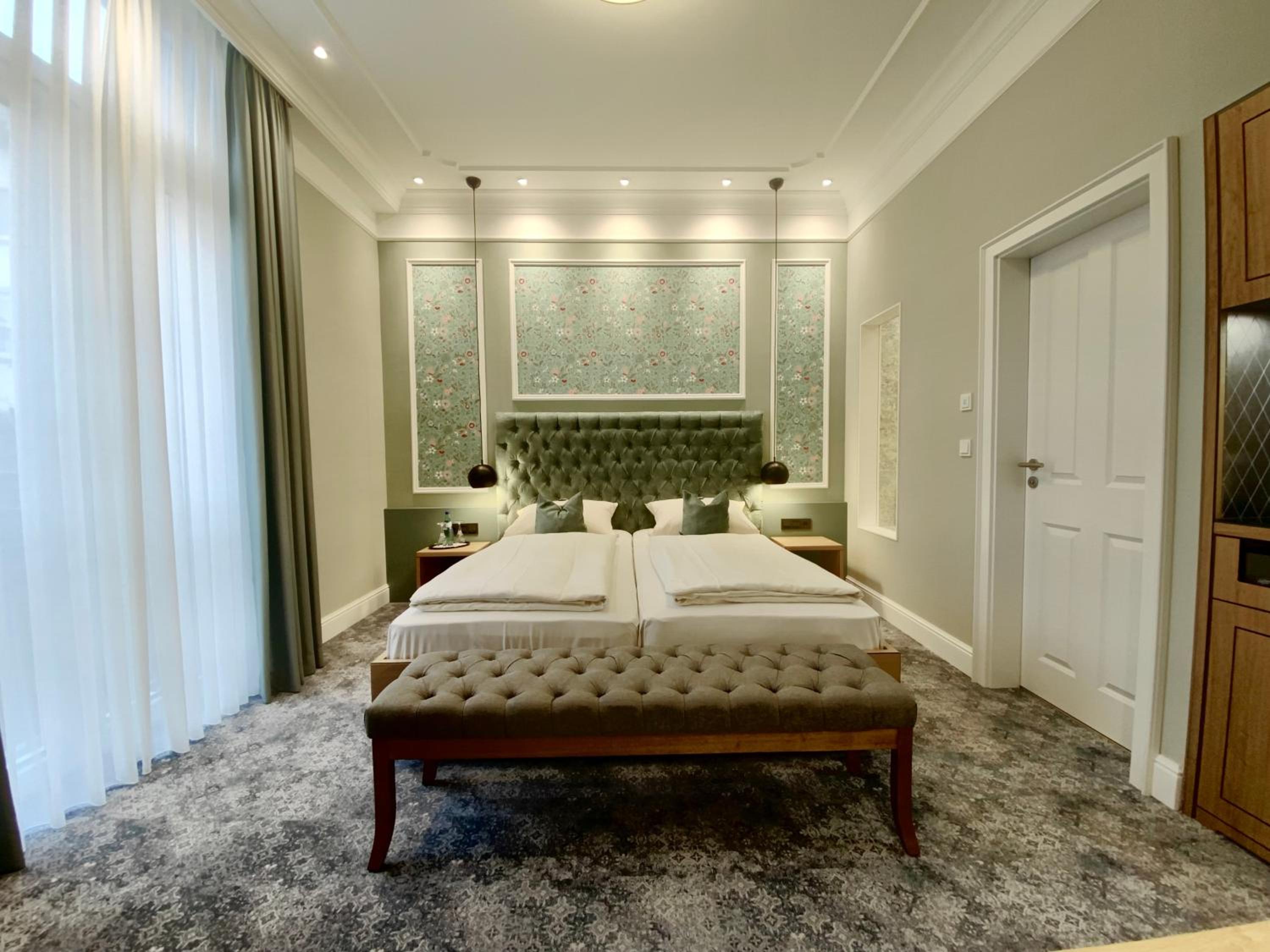 Deluxe Double Room - Photo 15