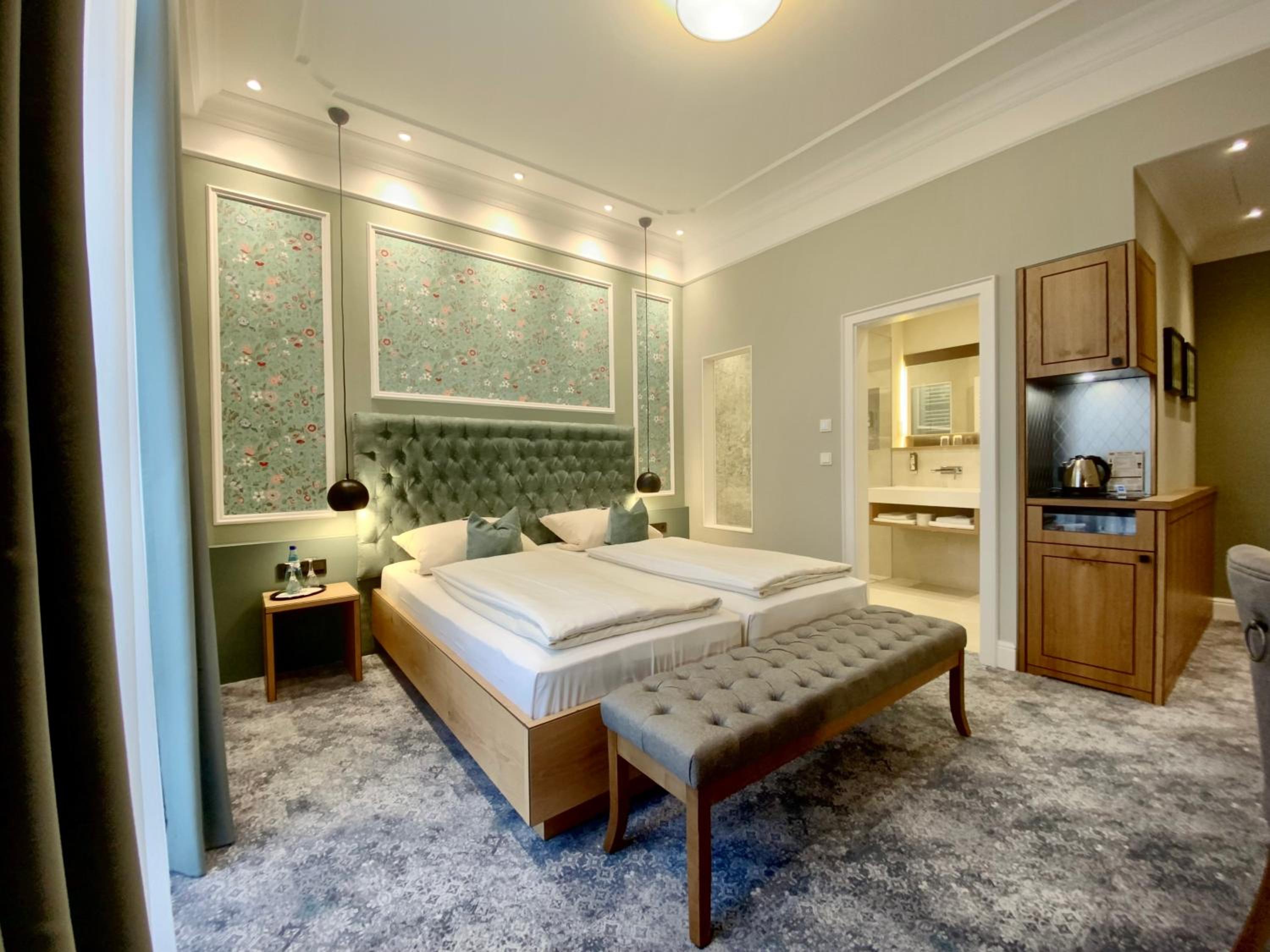 Deluxe Double Room - Photo 10
