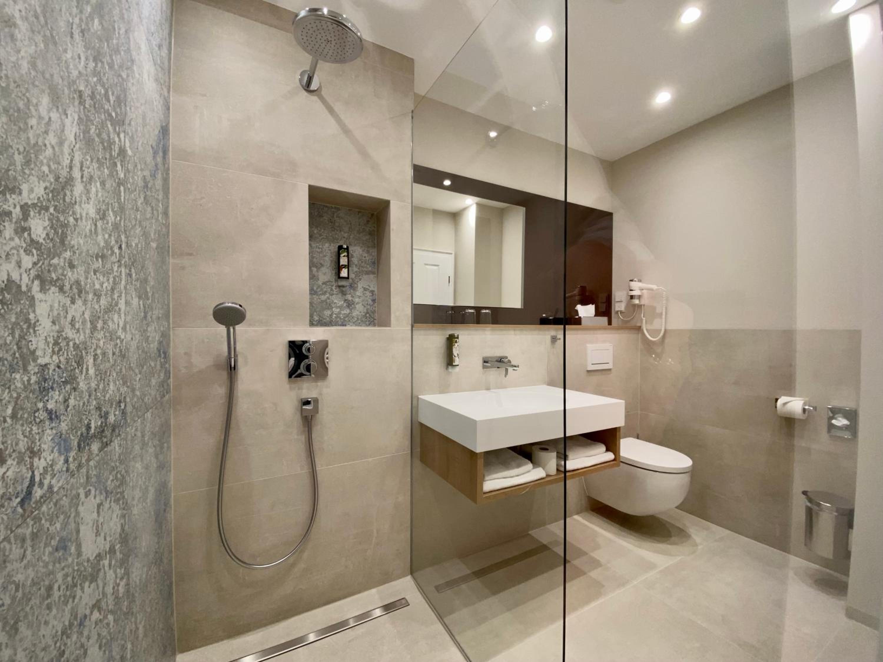 Deluxe Double Room - Photo 14