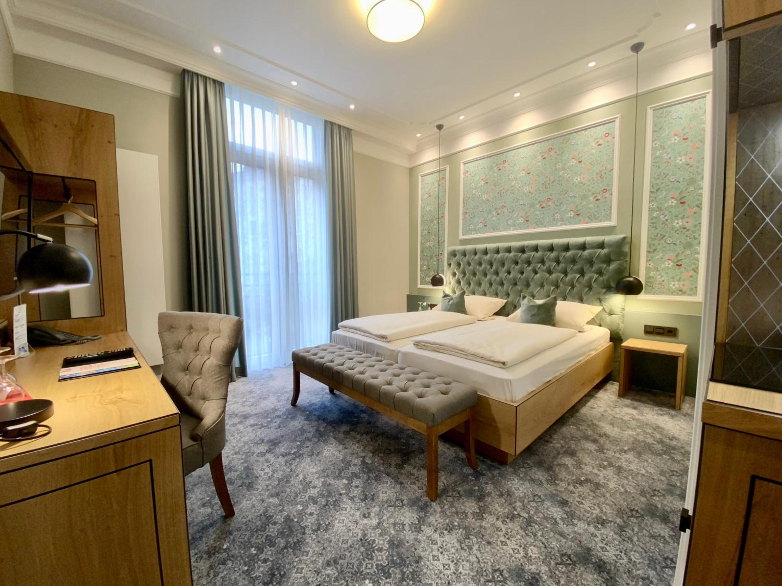 Deluxe Double Room - Photo 16