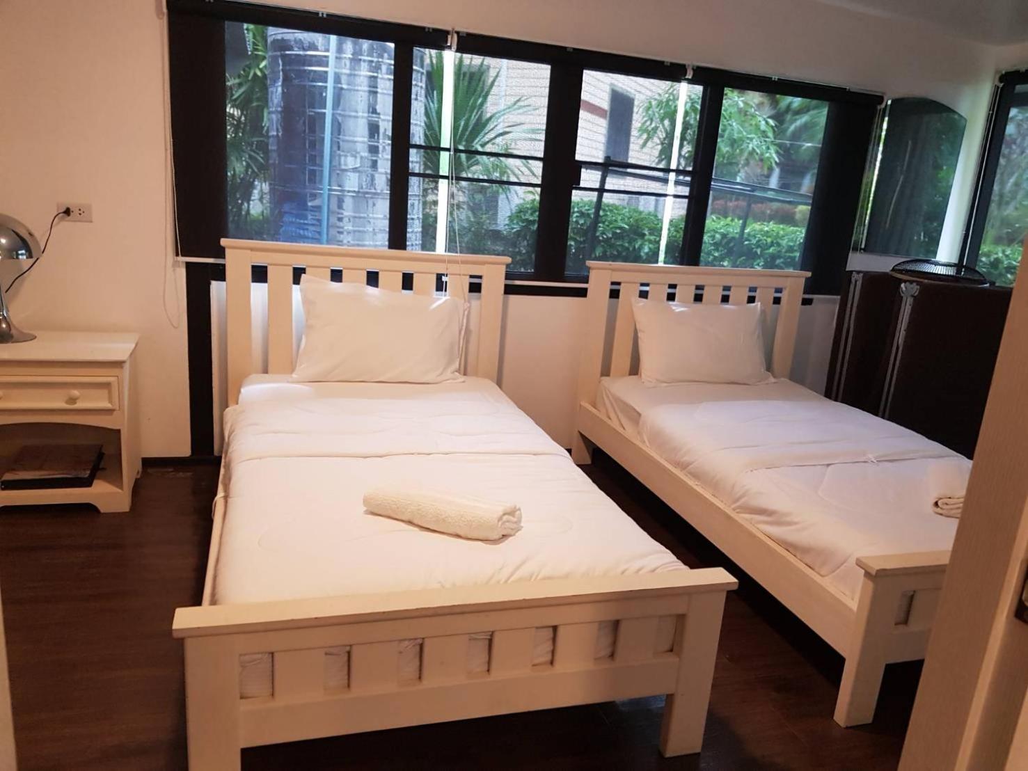 Three-Bedroom House - Photo 8