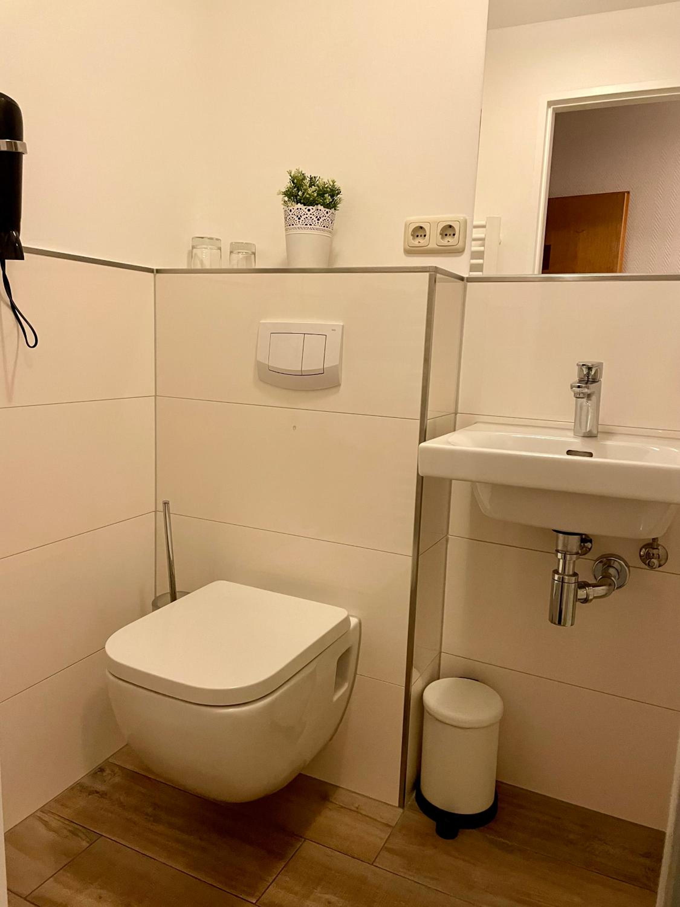Double or Twin Room - Photo 2