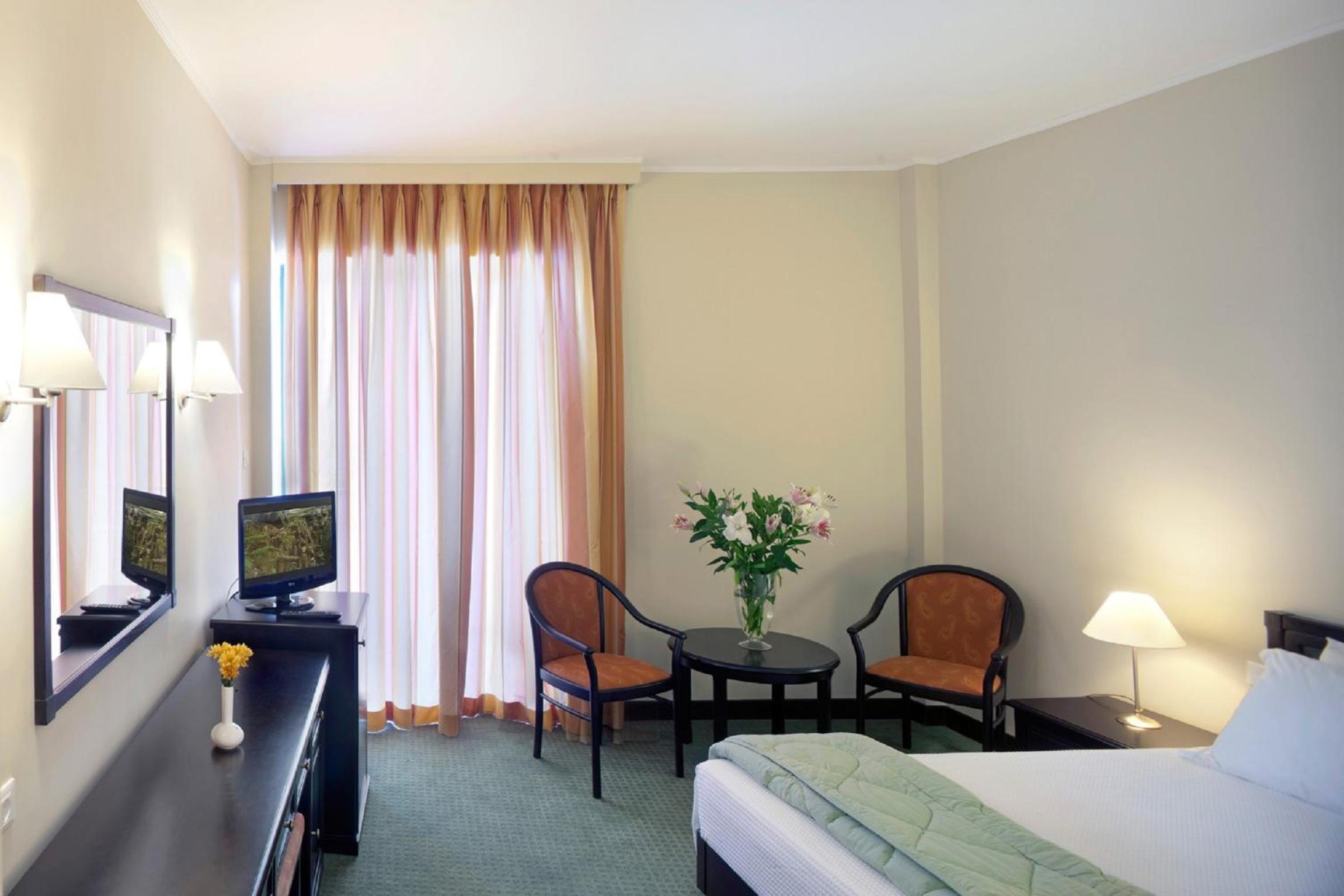 Double or Twin Room - Photo 3