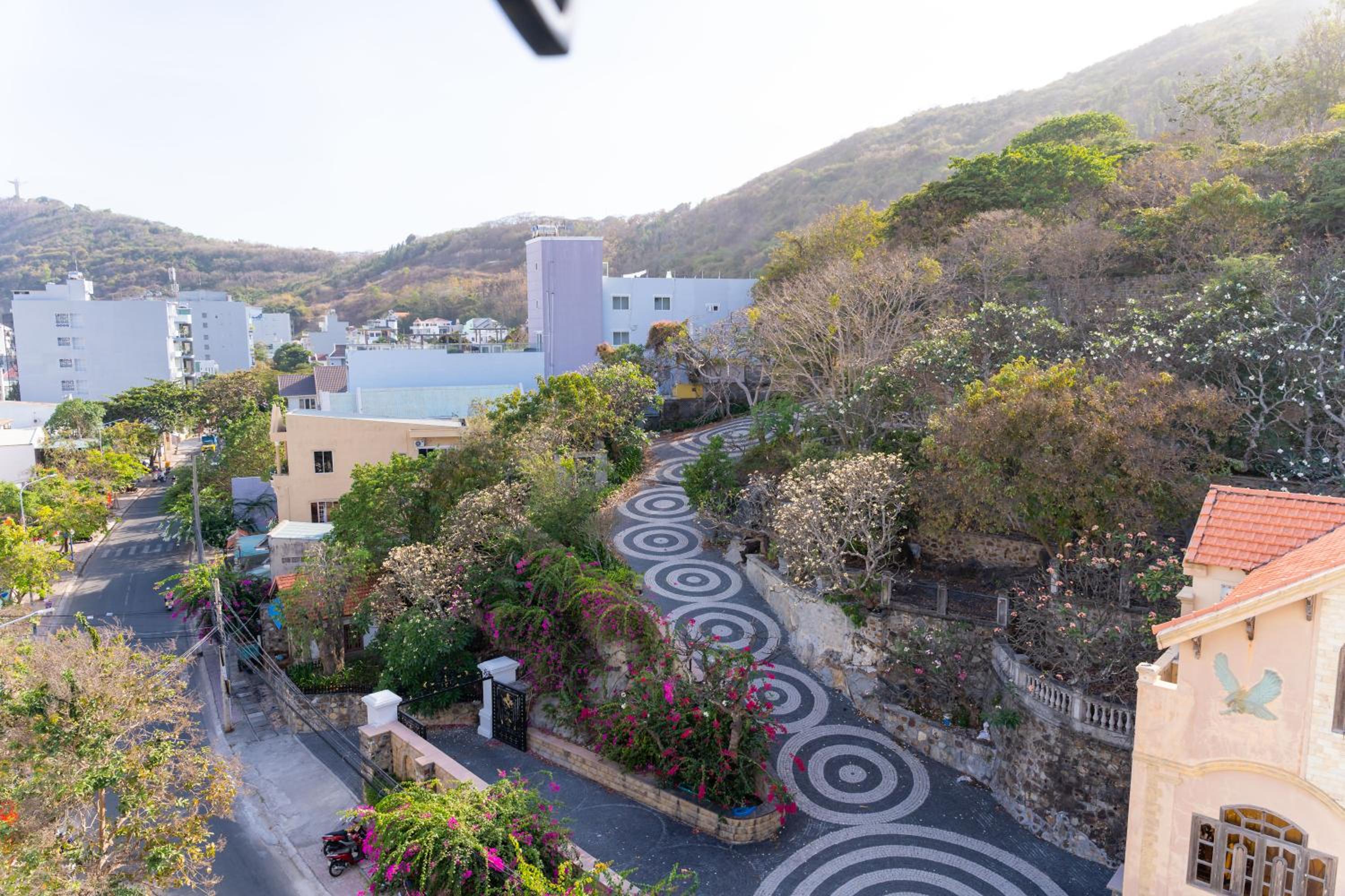 Superior Double Room with Balcony - Photo 10