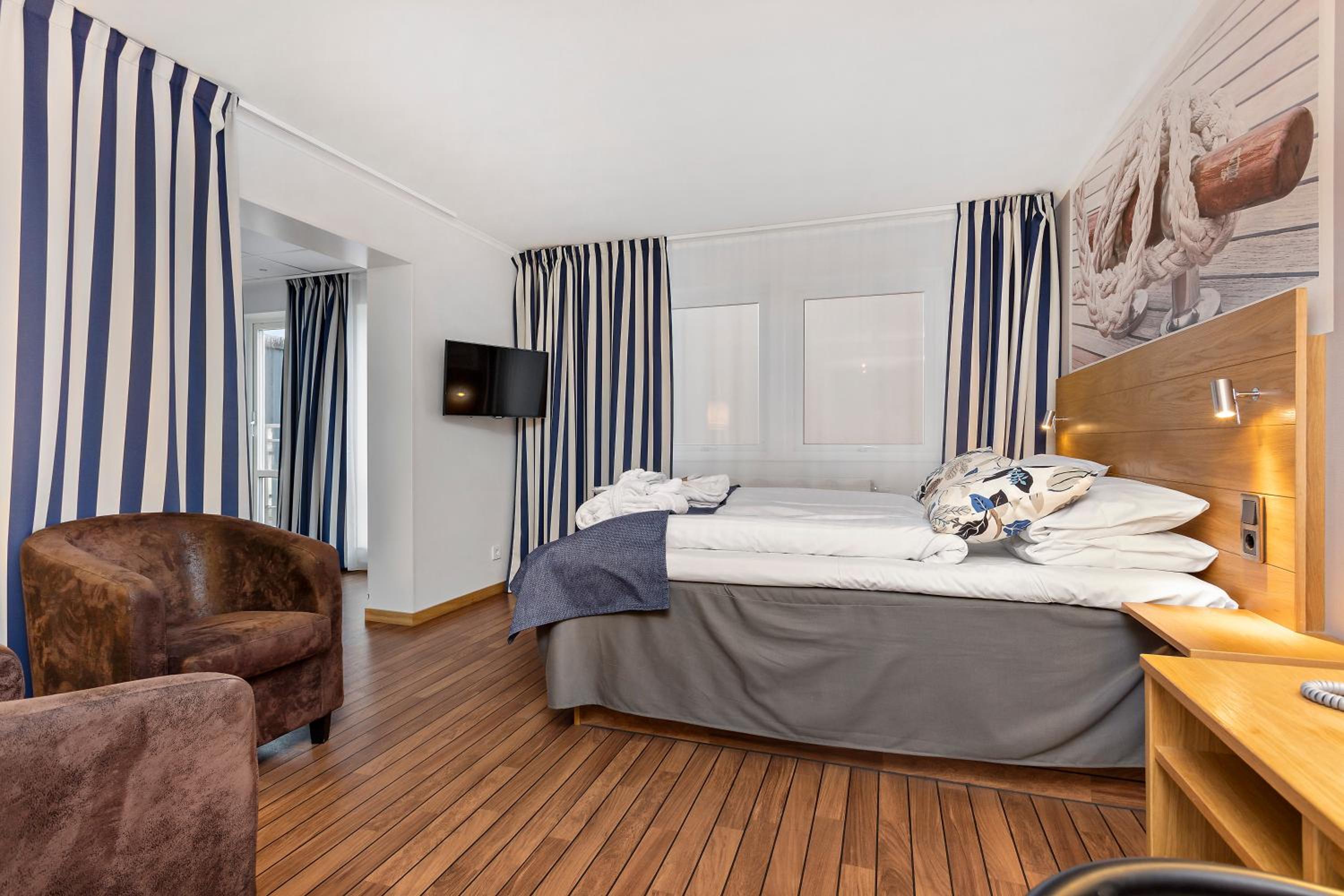 Queen Suite with Sea View and Balcony - Photo 3