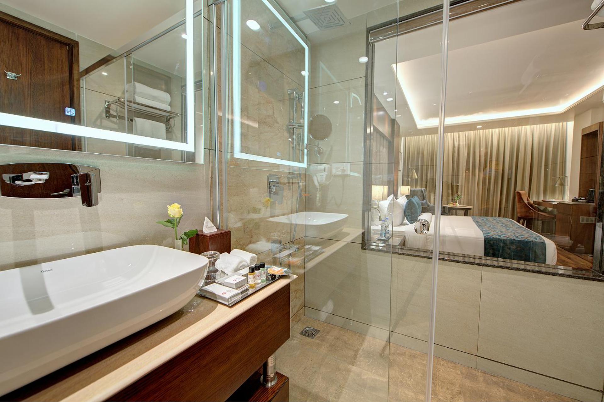 Superior King Room - Photo 4