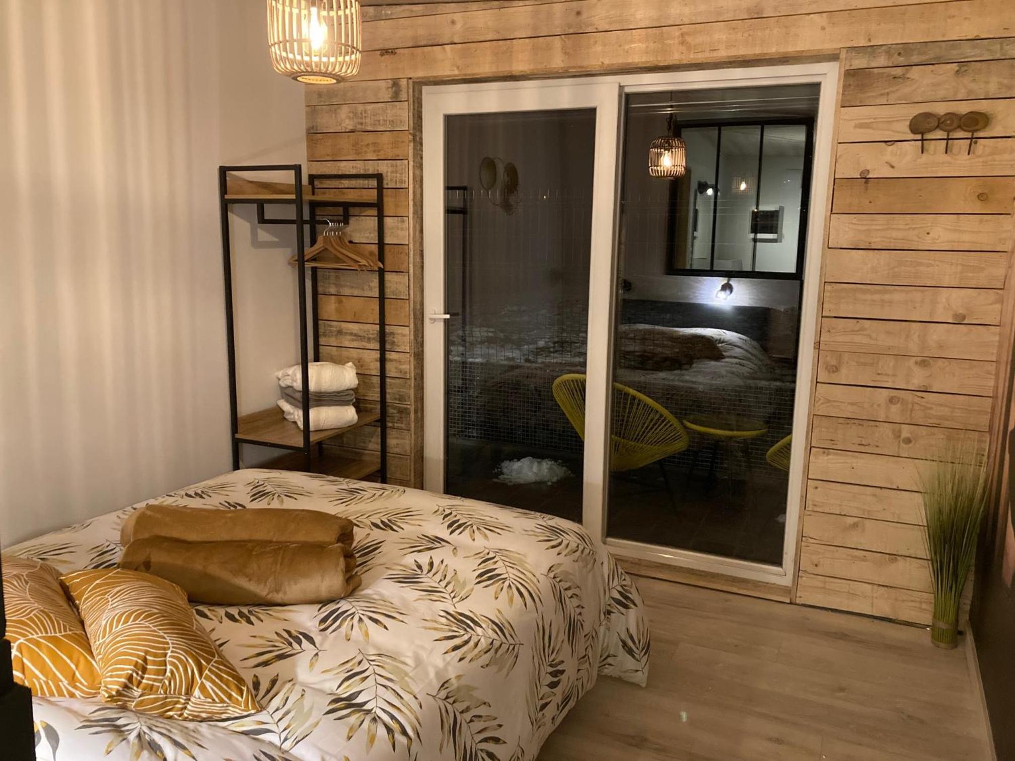 One-Bedroom House photo 1