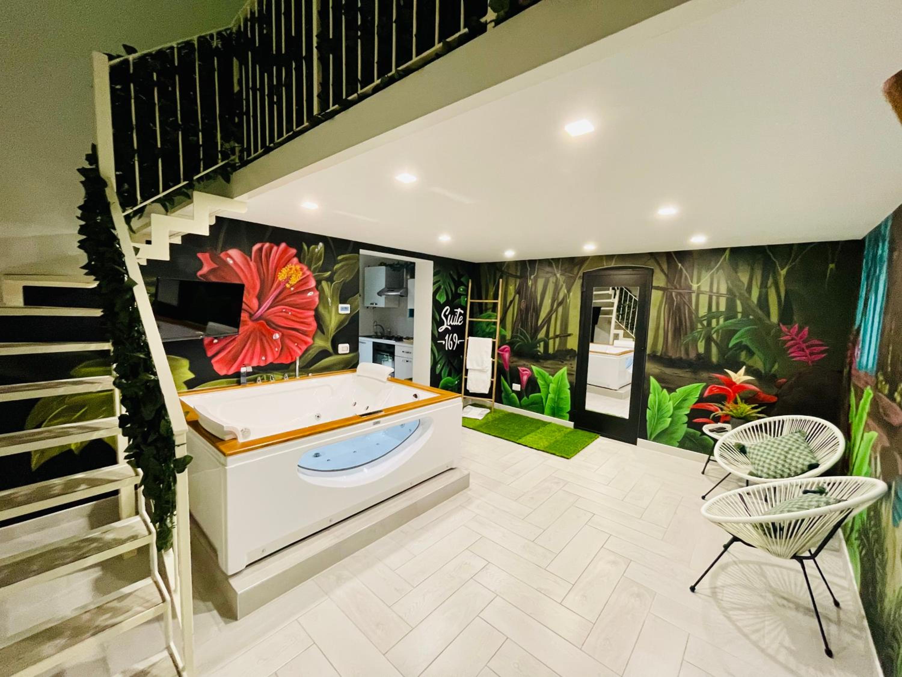 Deluxe Suite with Spa Bath - Photo 34