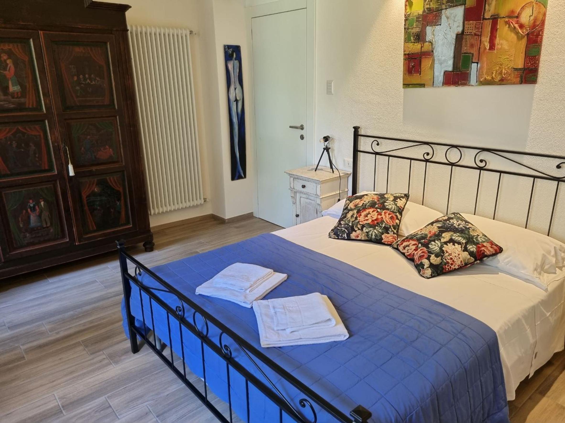 Large Double Room photo 2