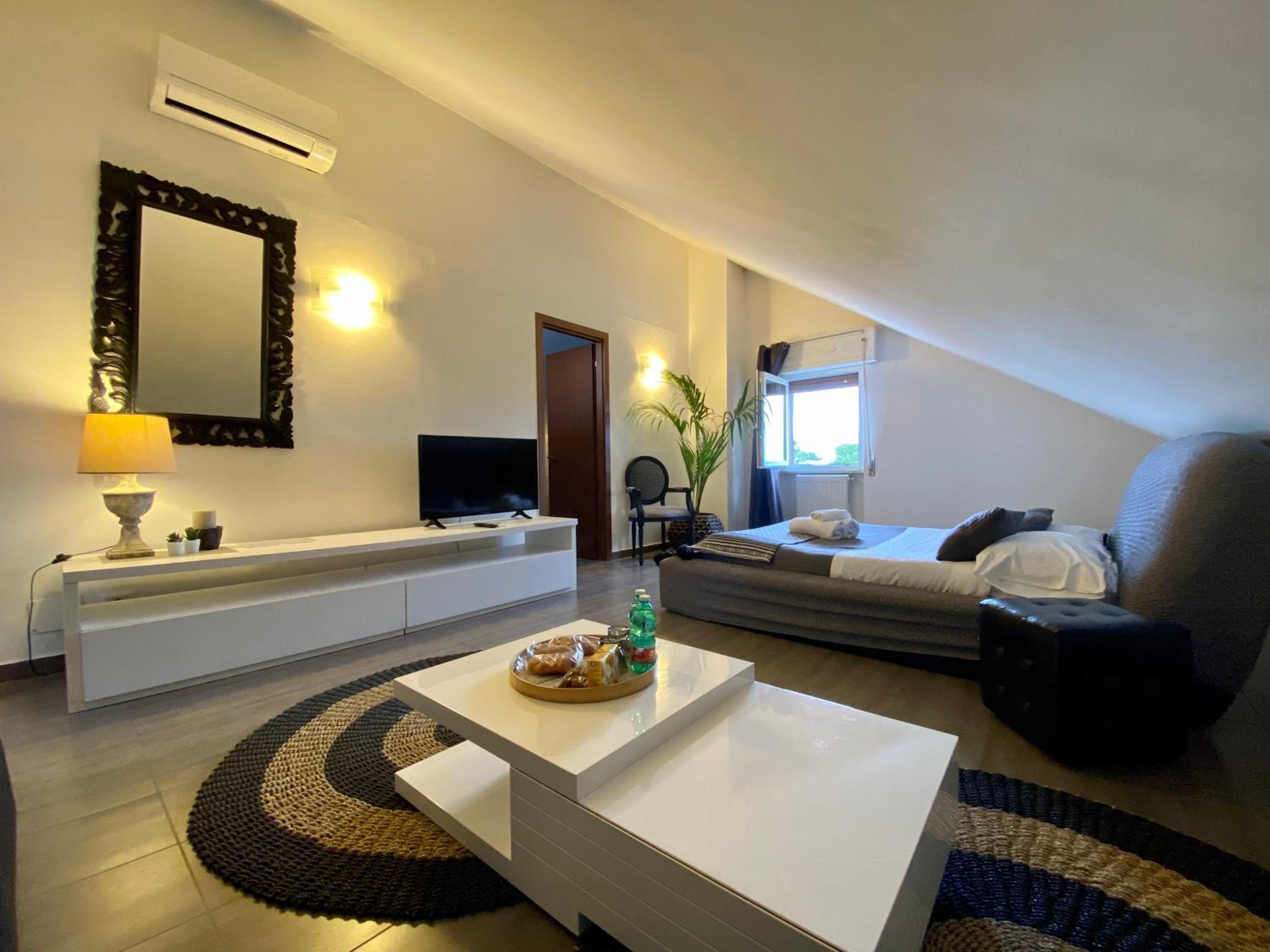 Economy Double Room photo 3