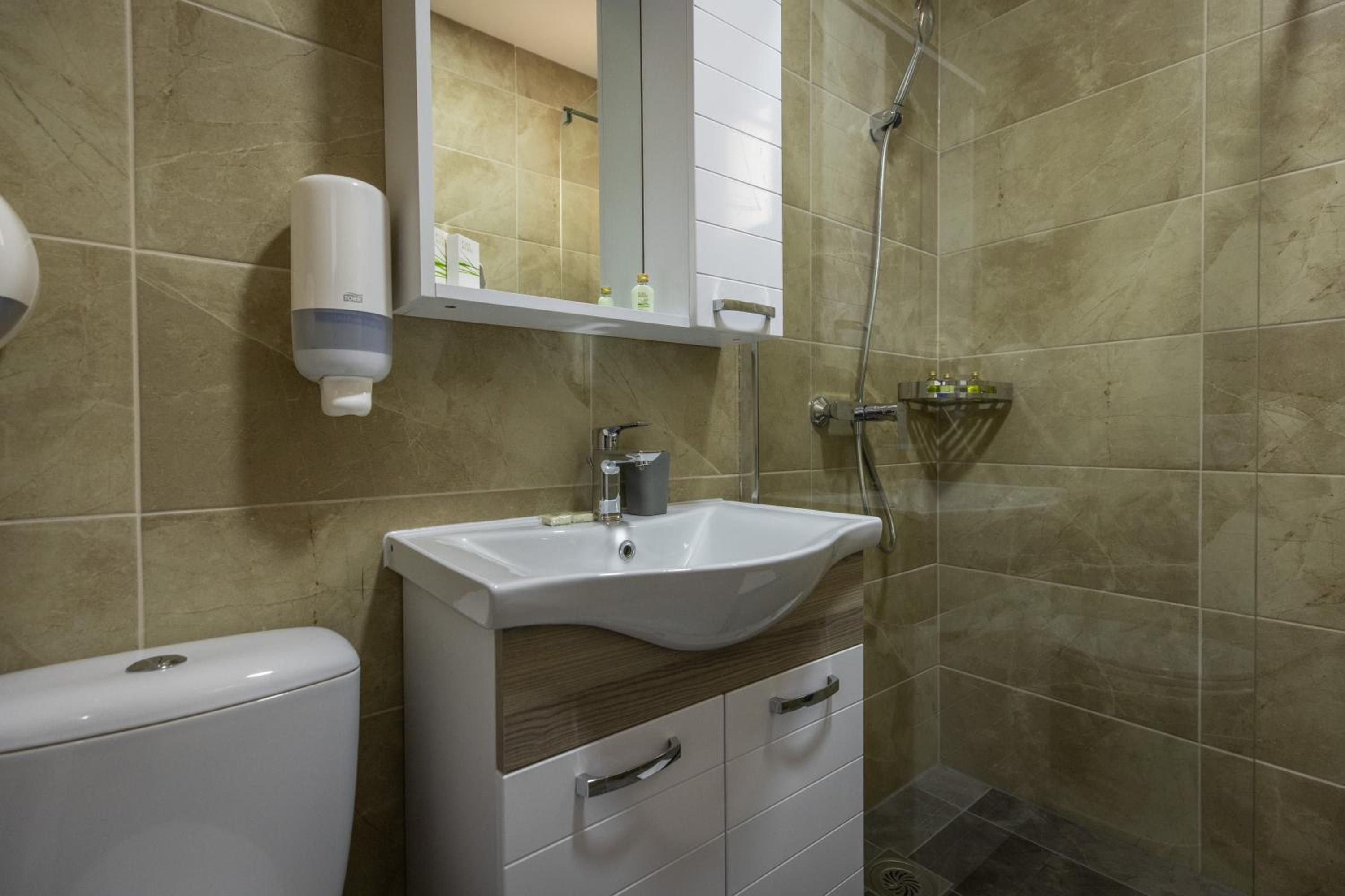 Standard Double or Twin Room photo 2