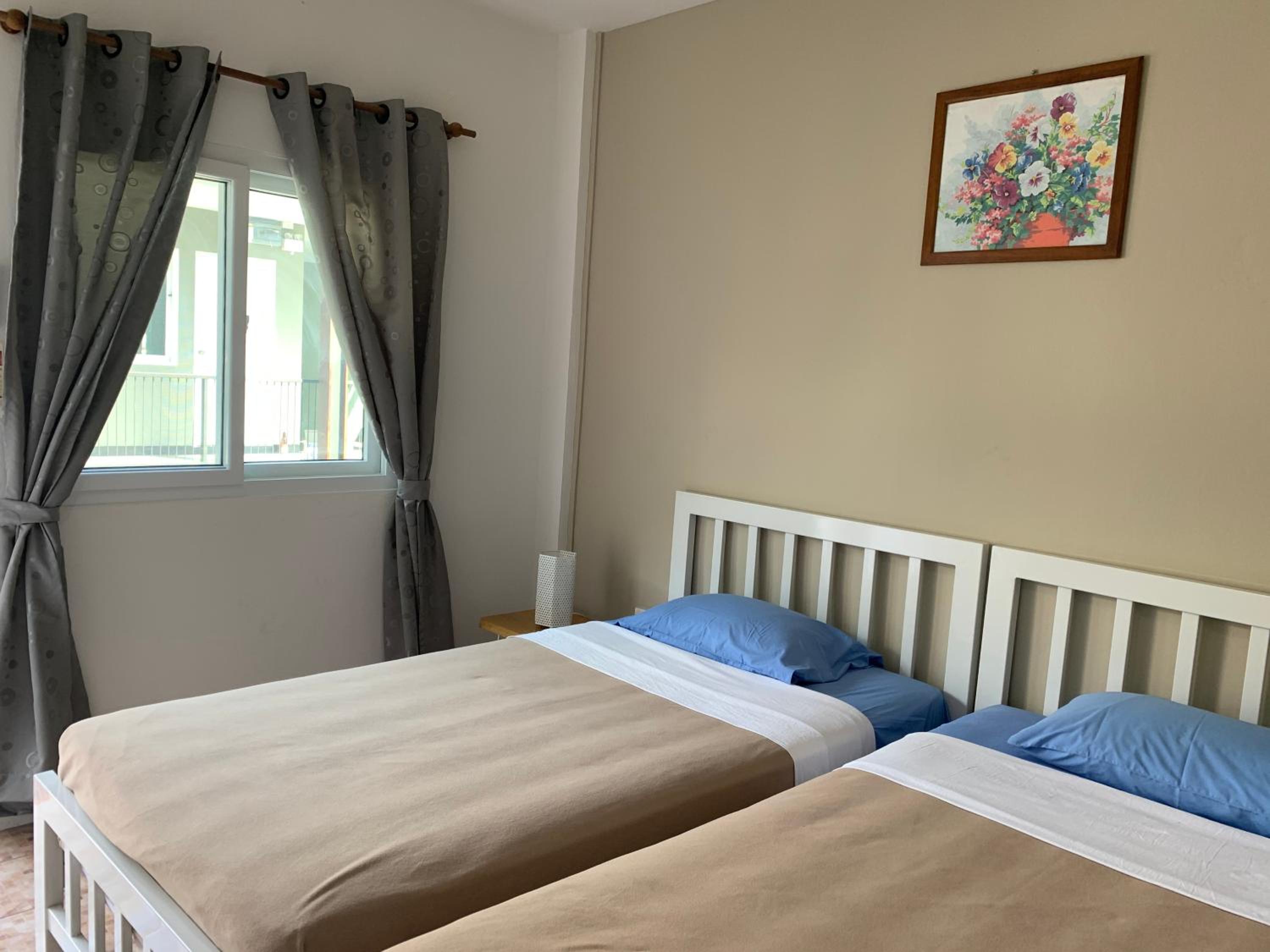 Economy Twin Room - Photo 1