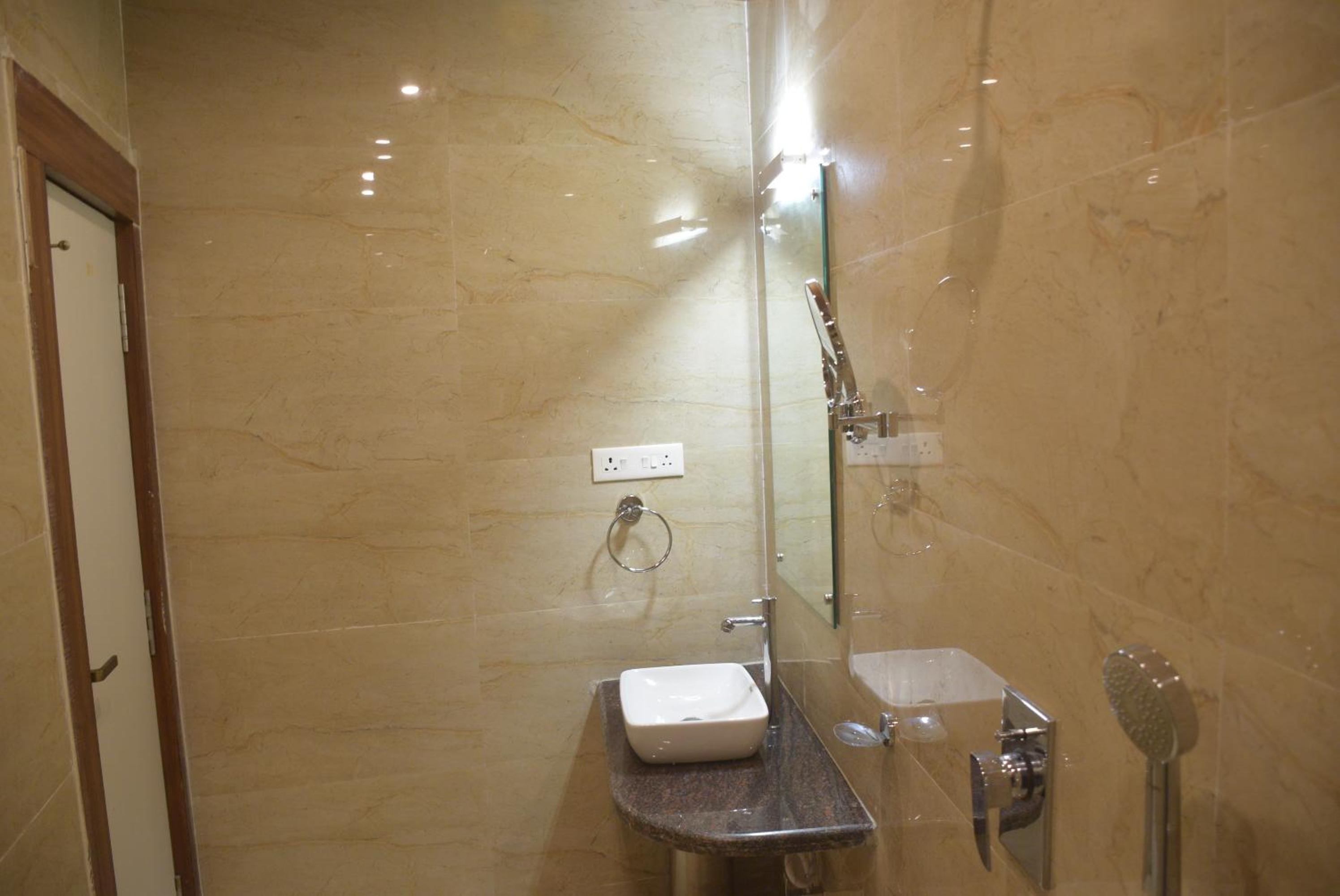 Deluxe Room - Photo 7