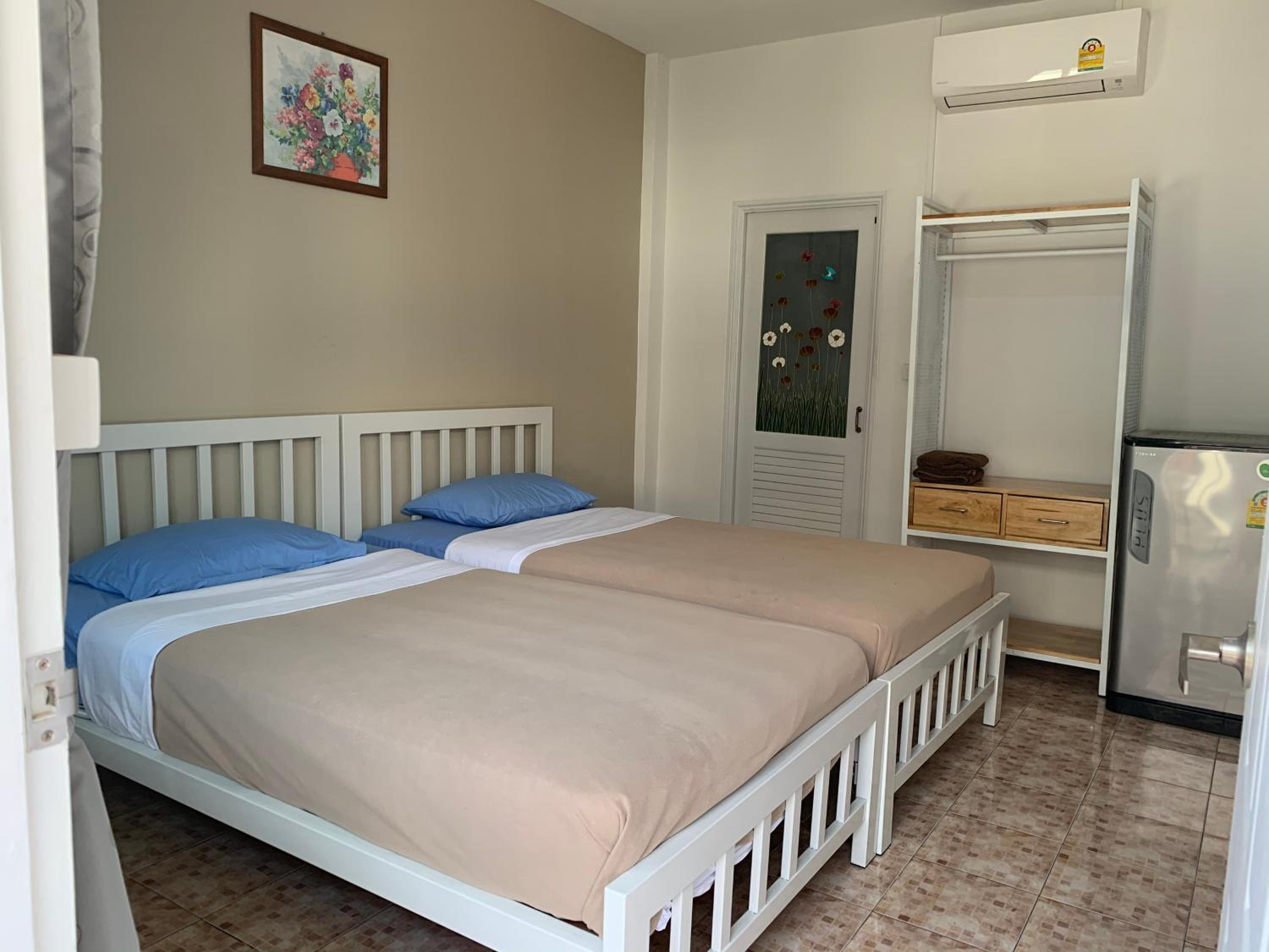 Economy Twin Room - Photo 6