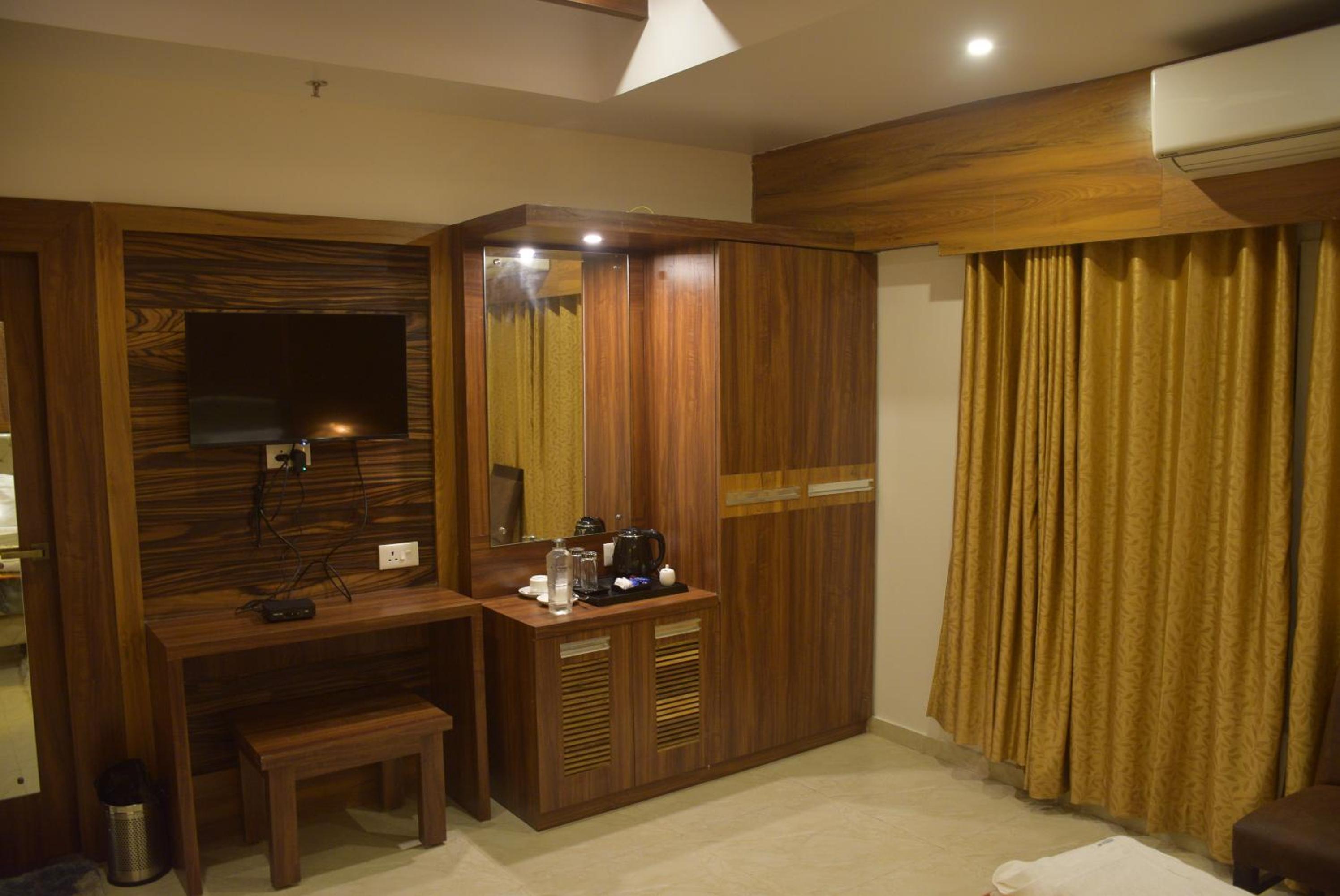 Deluxe Room - Photo 6