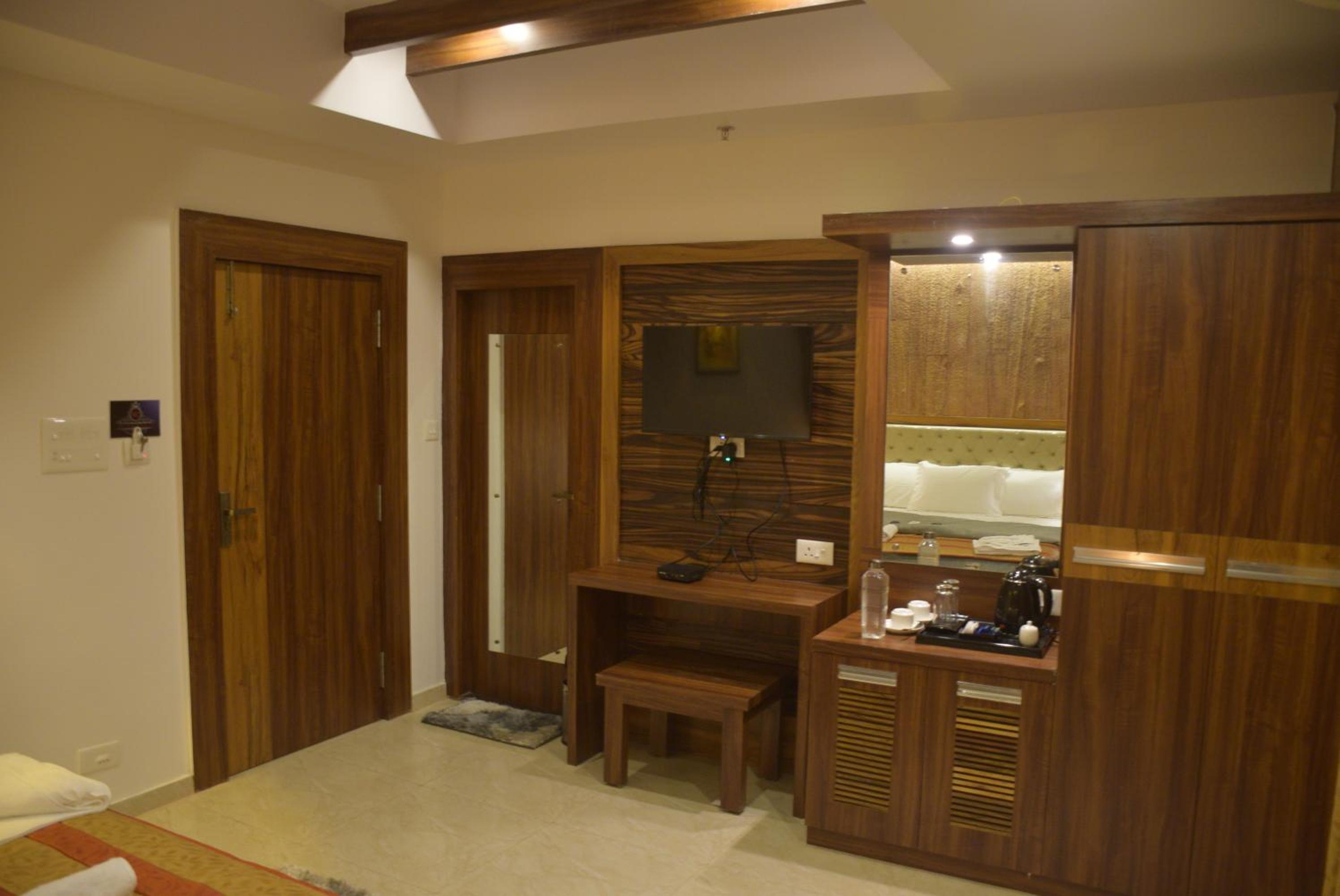 Deluxe Room - Photo 5