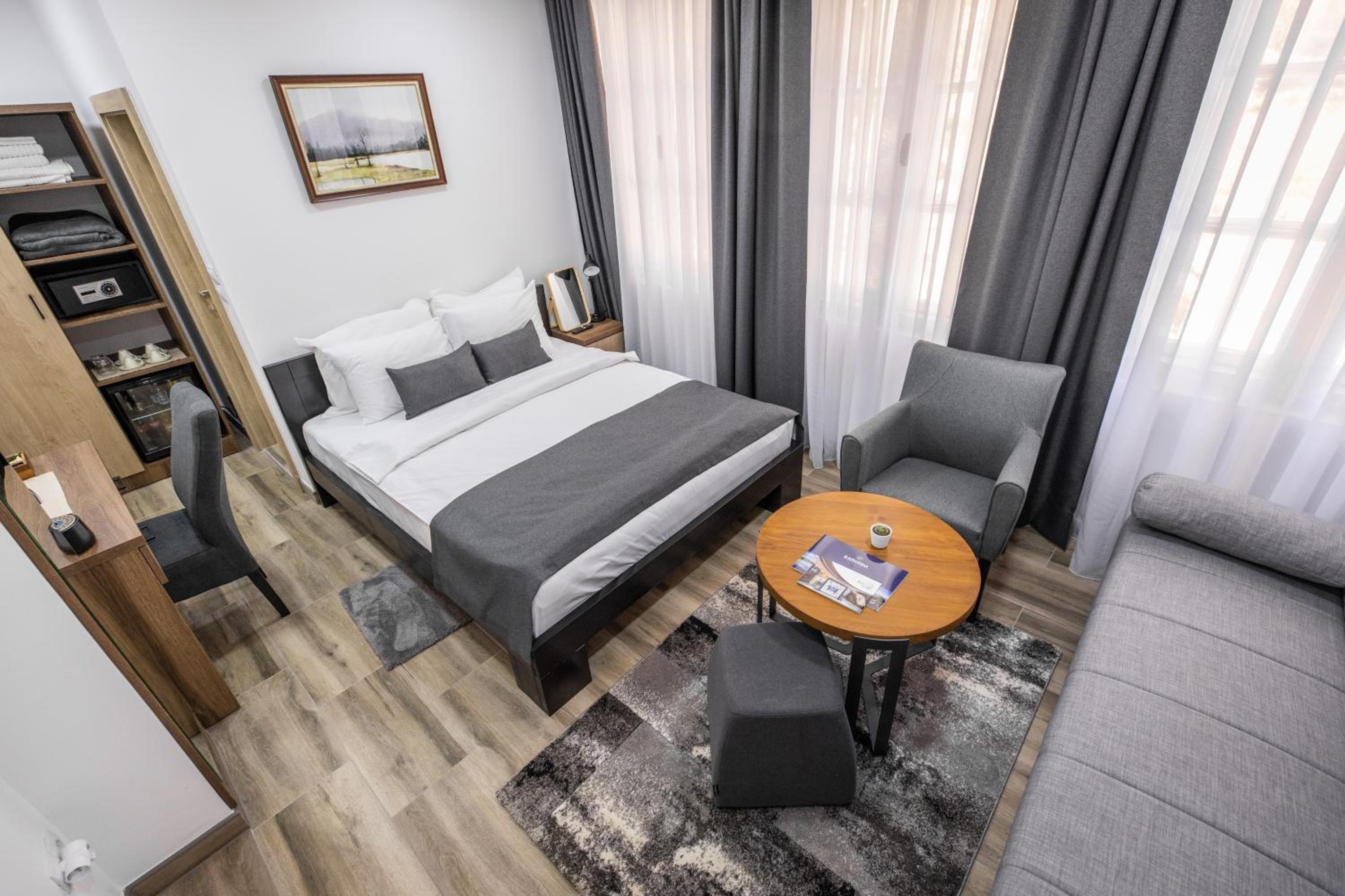 Standard Double or Twin Room photo 1