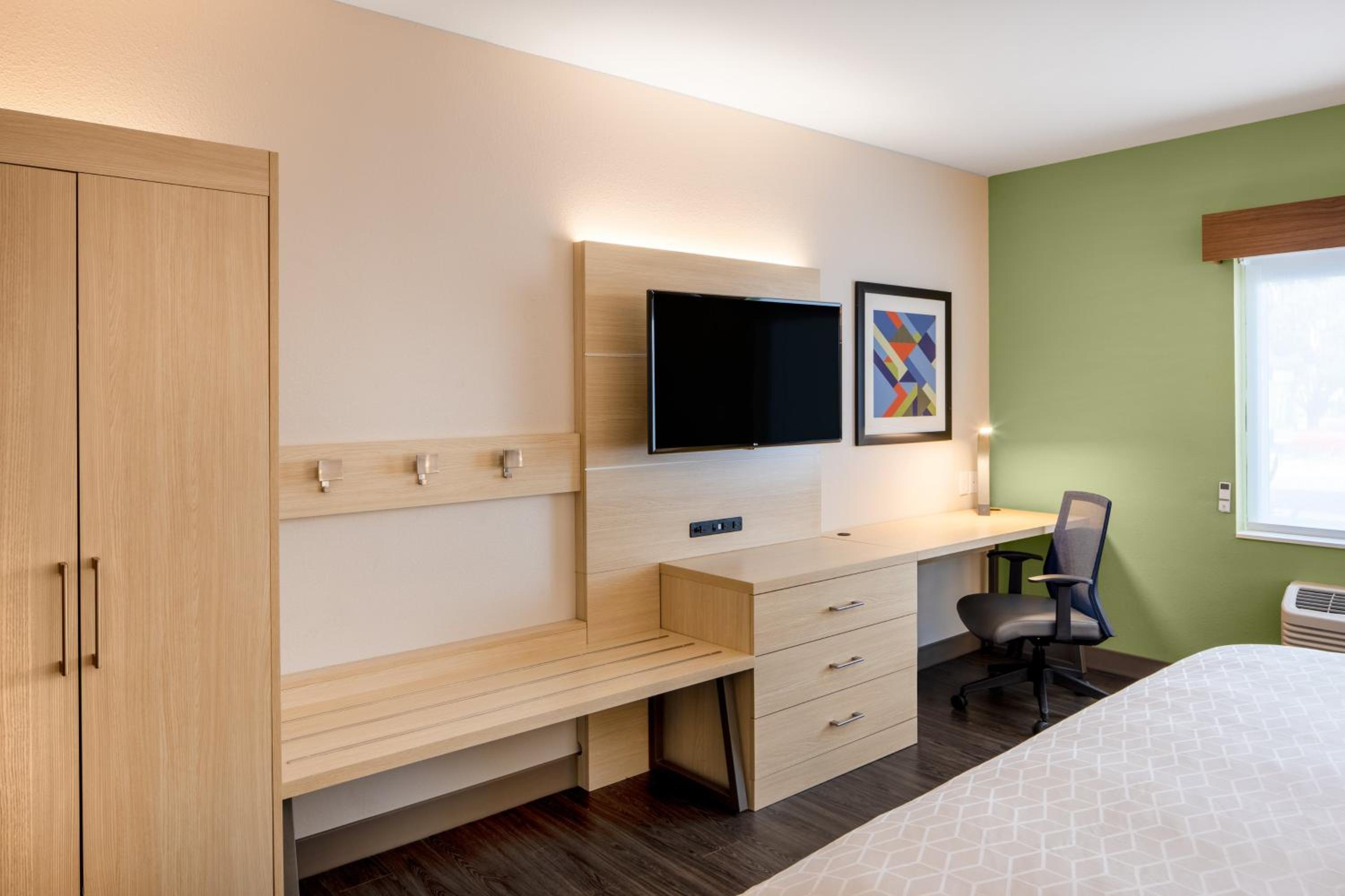 Standard King Room - Photo 7