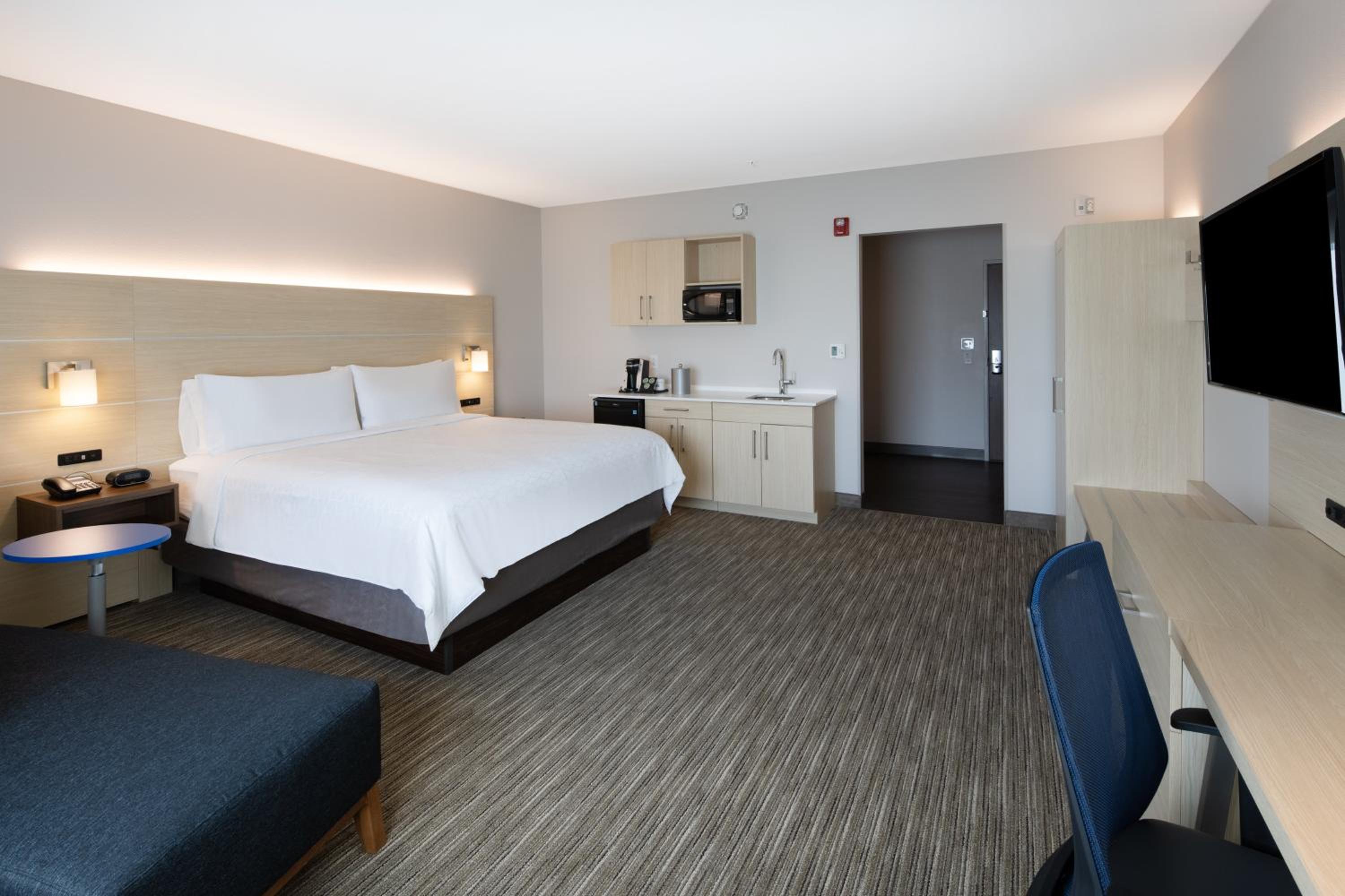 Standard King Room - Communications Accessible - Photo 1