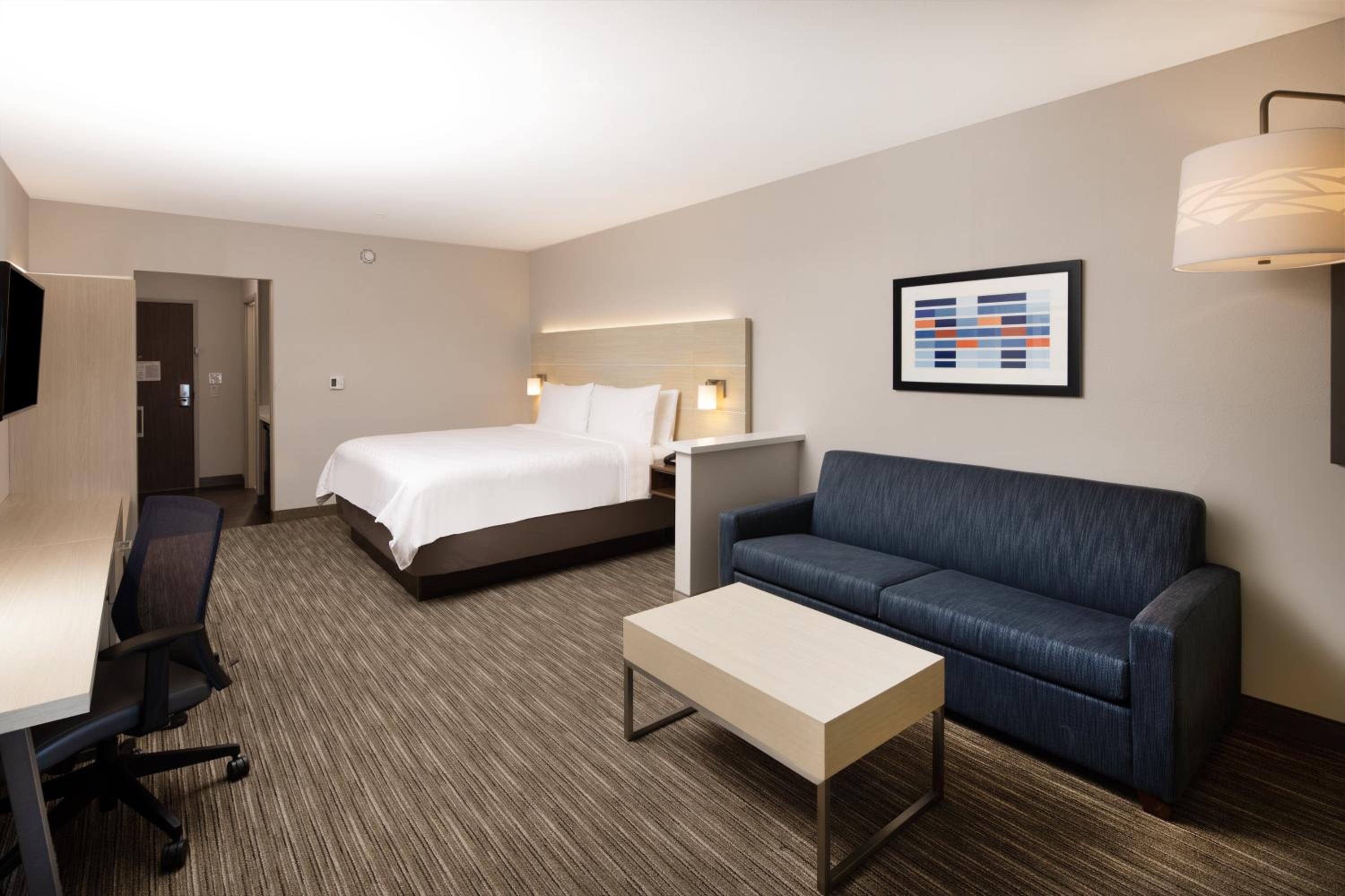 King Suite with Sofa Bed - Photo 4