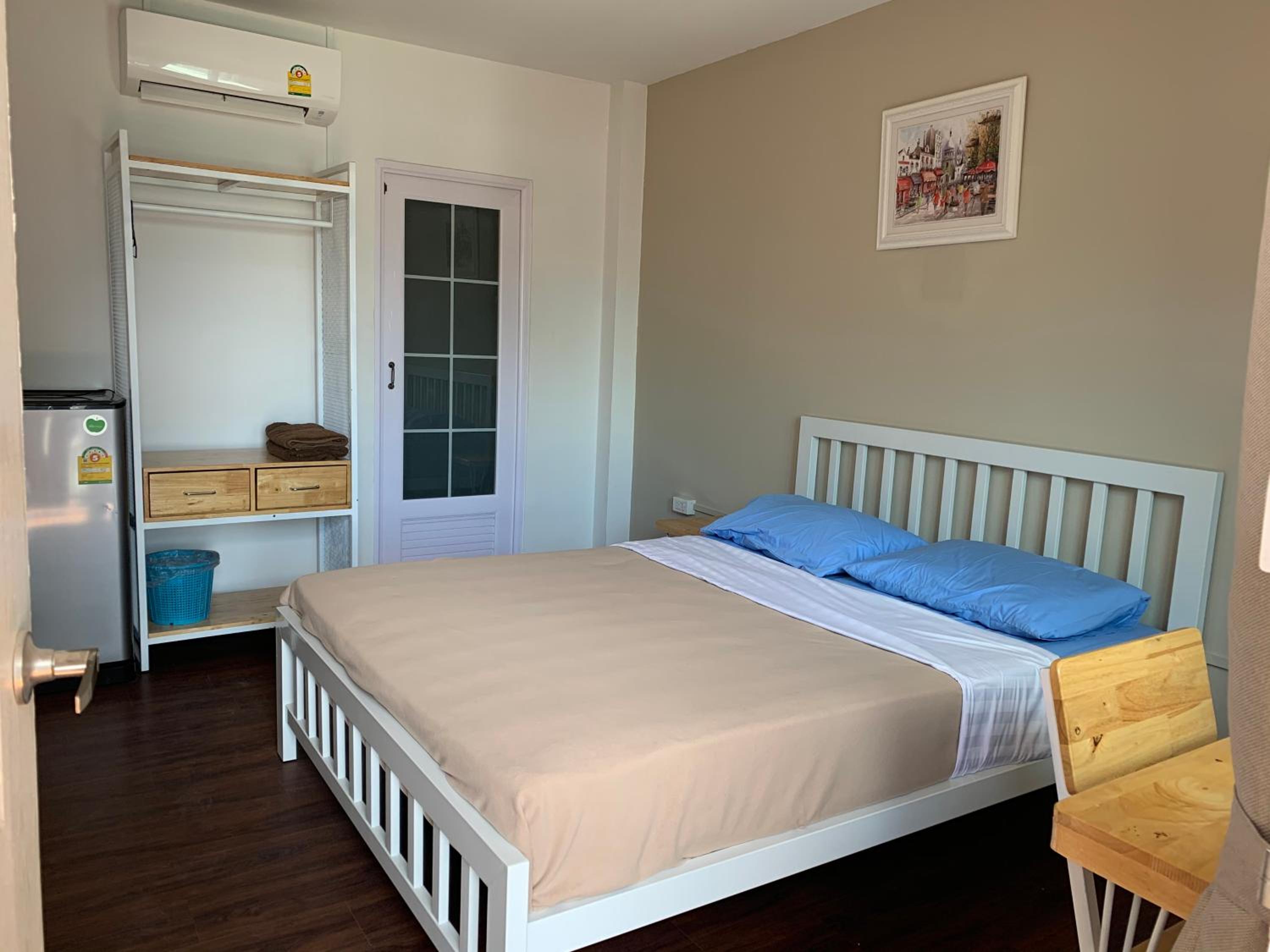 Economy Double Room - Photo 10