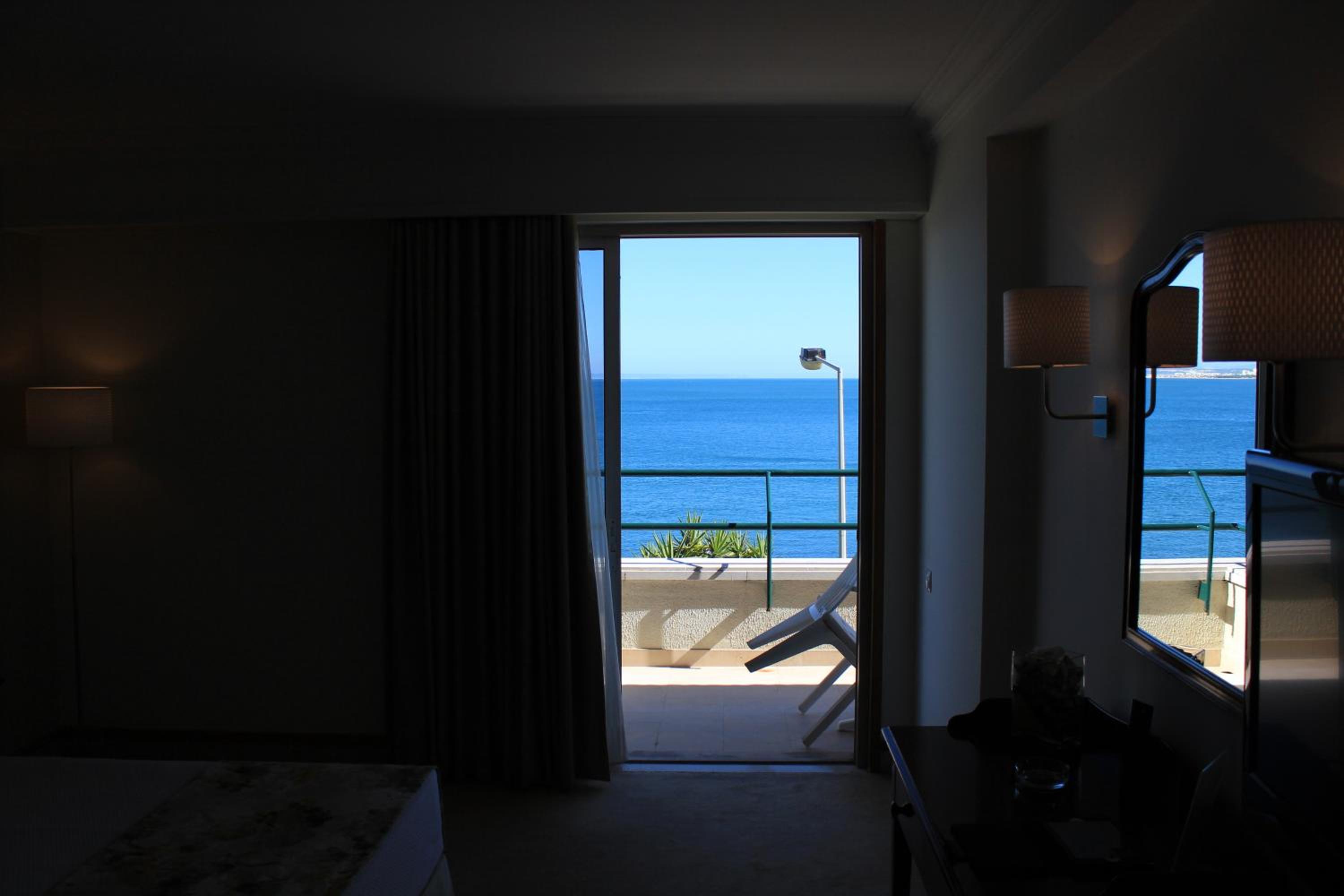 Deluxe Suite with Sea View - Photo 19