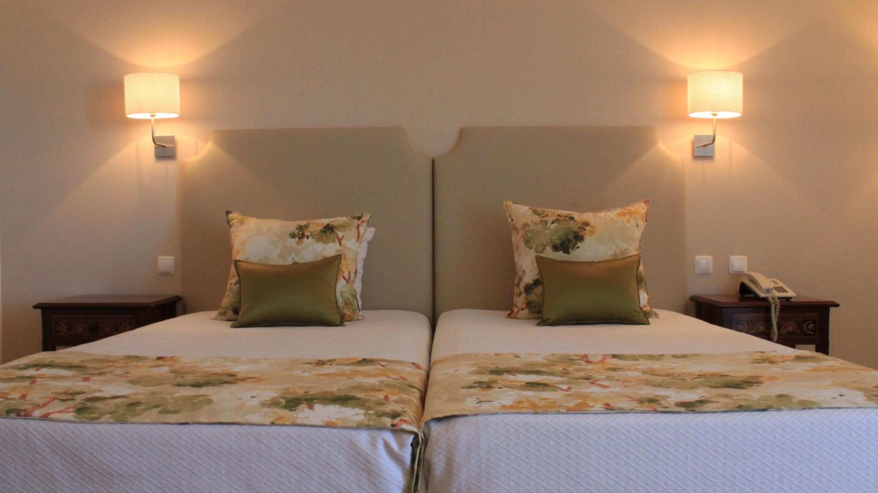Deluxe Suite with Sea View - Photo 15