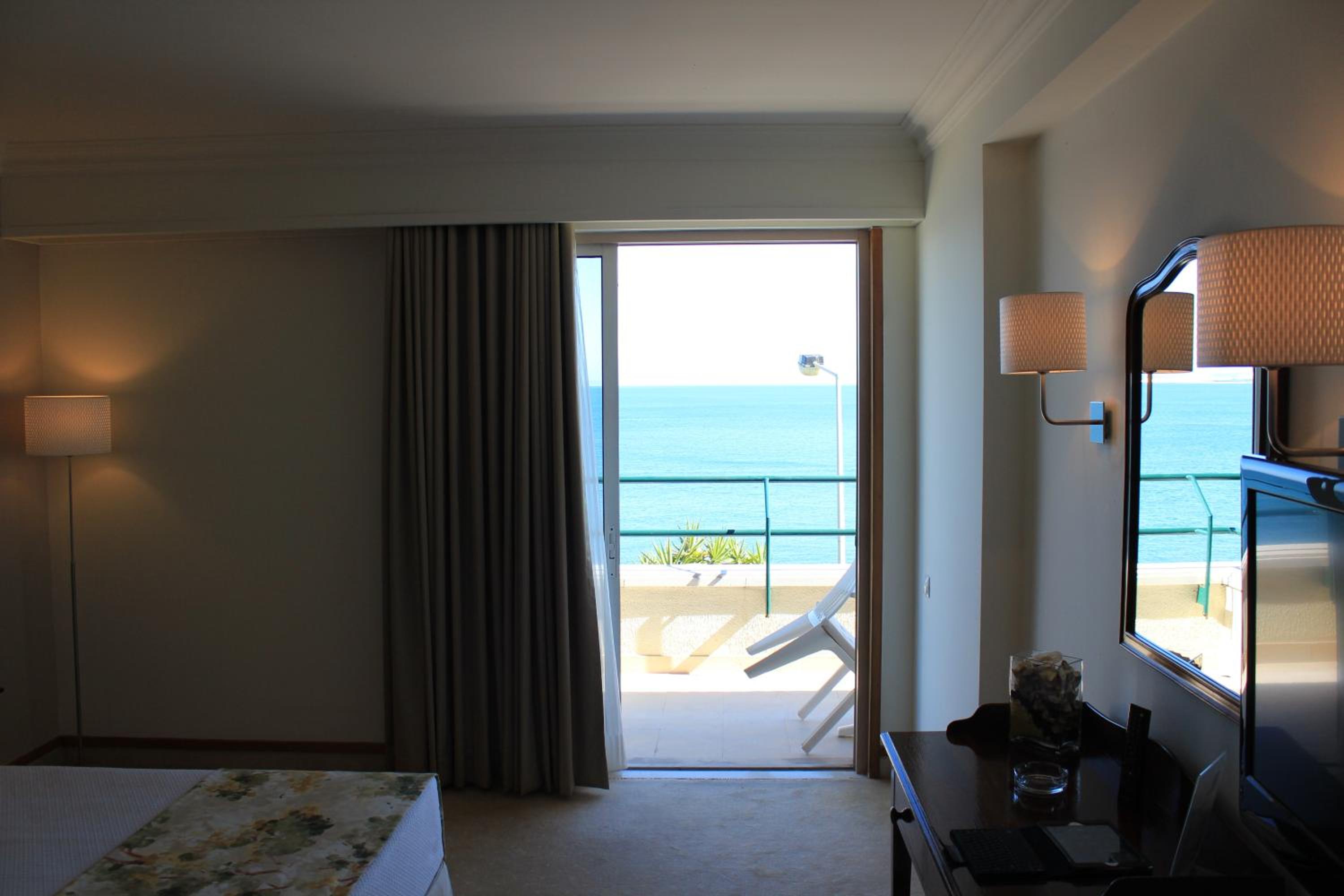 Deluxe Suite with Sea View - Photo 22
