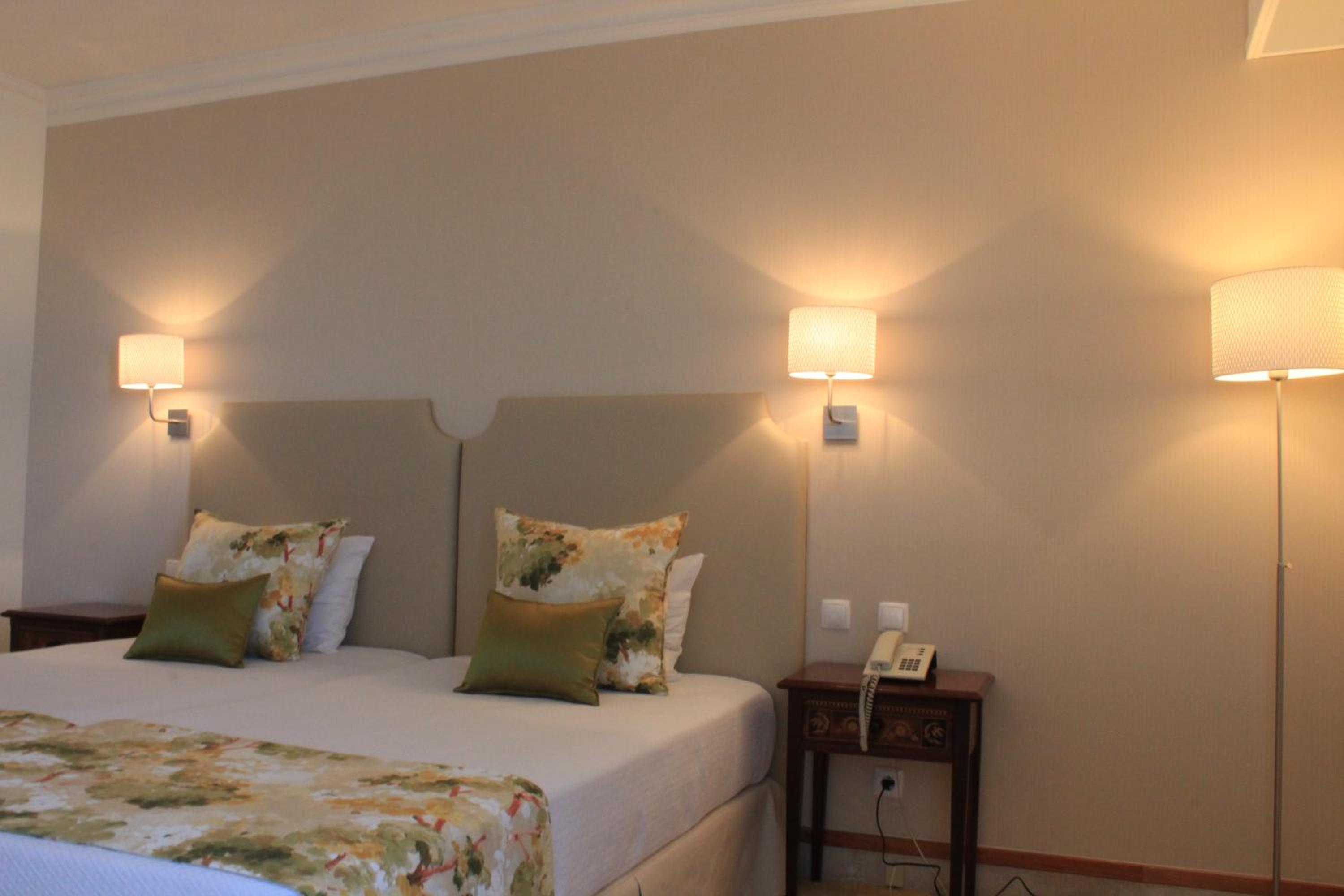 Deluxe Suite with Sea View - Photo 13