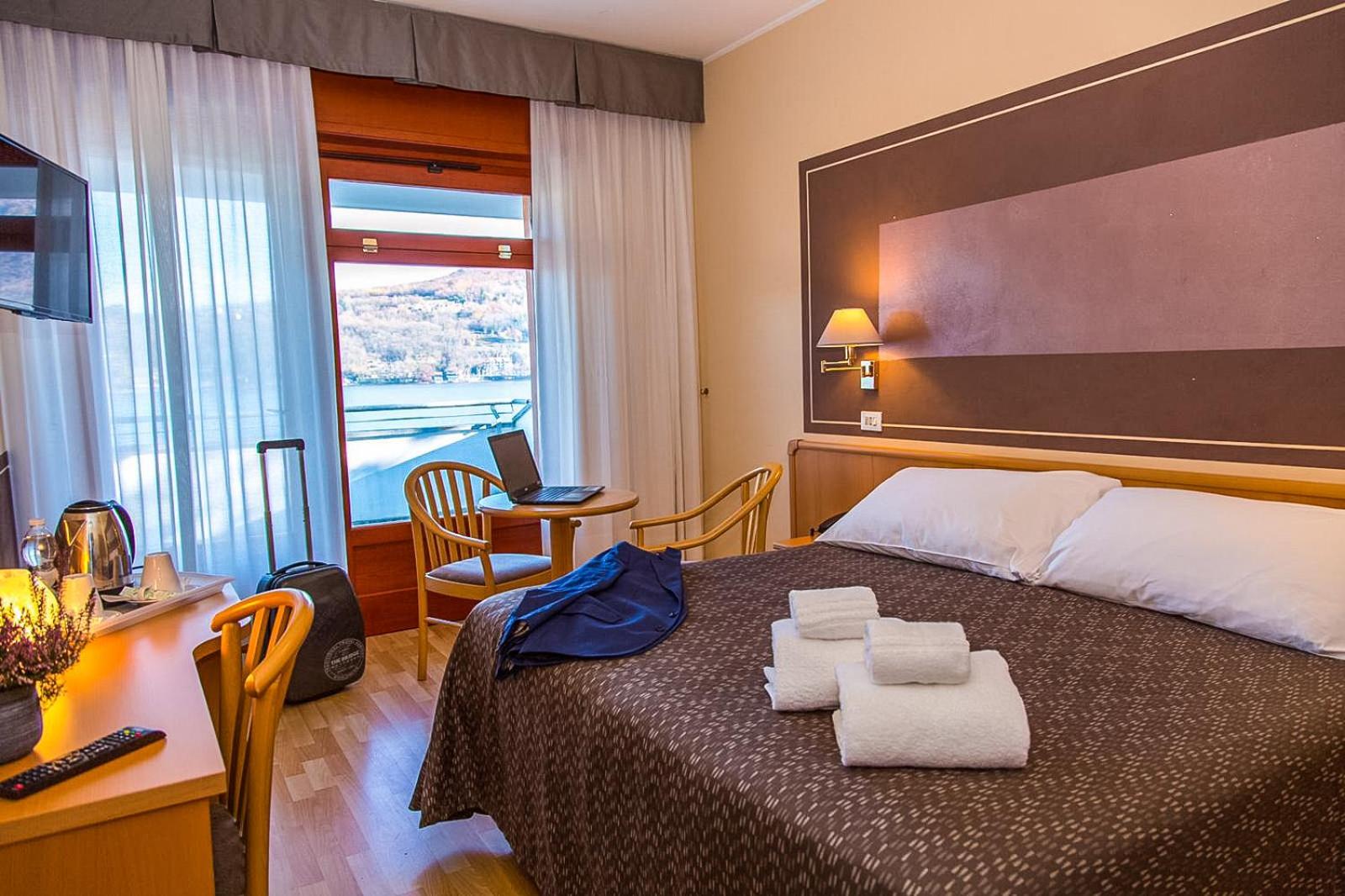 Double or Twin Room with Lake View