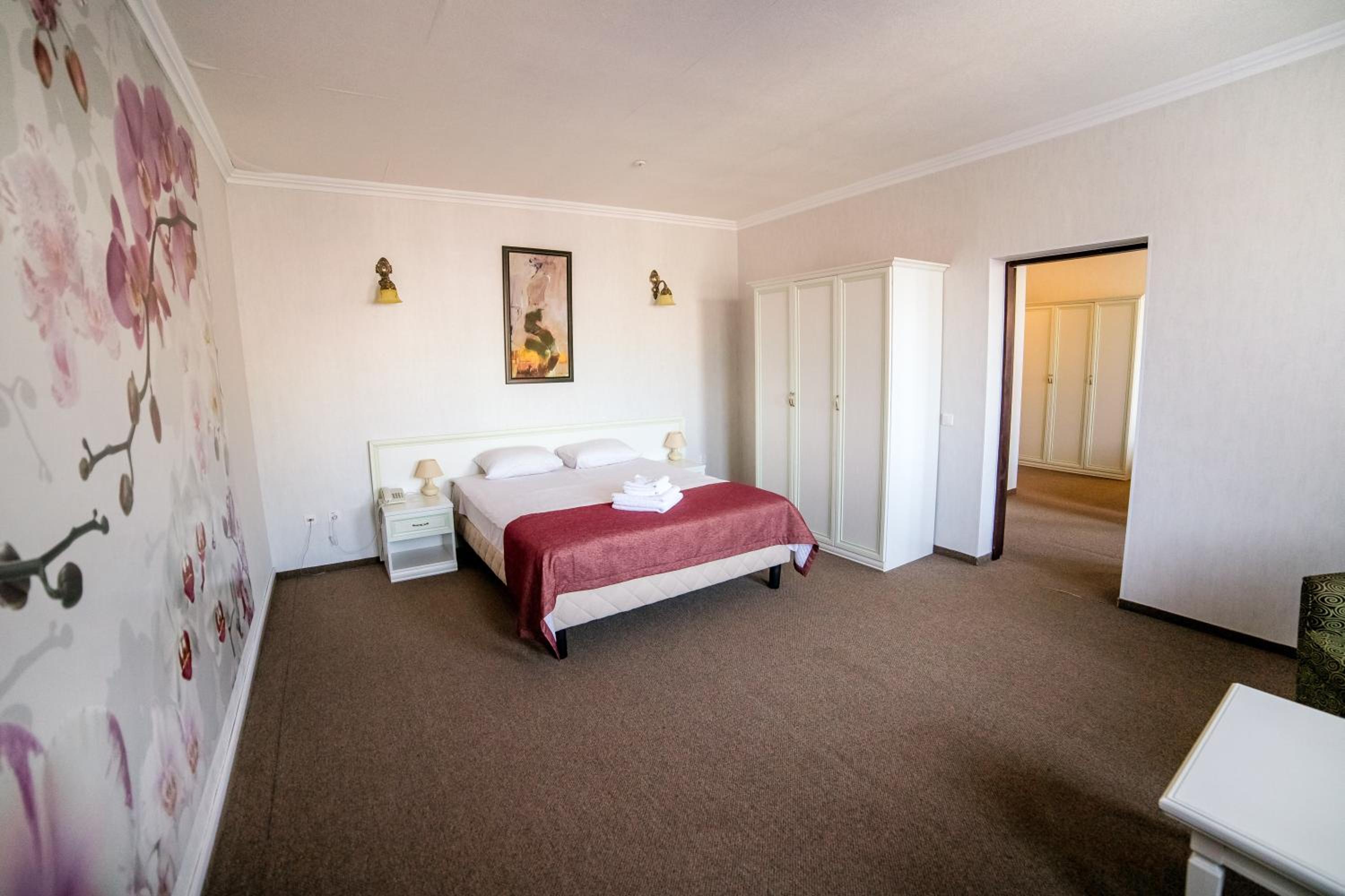 Quadruple Room with Private Bathroom photo 2