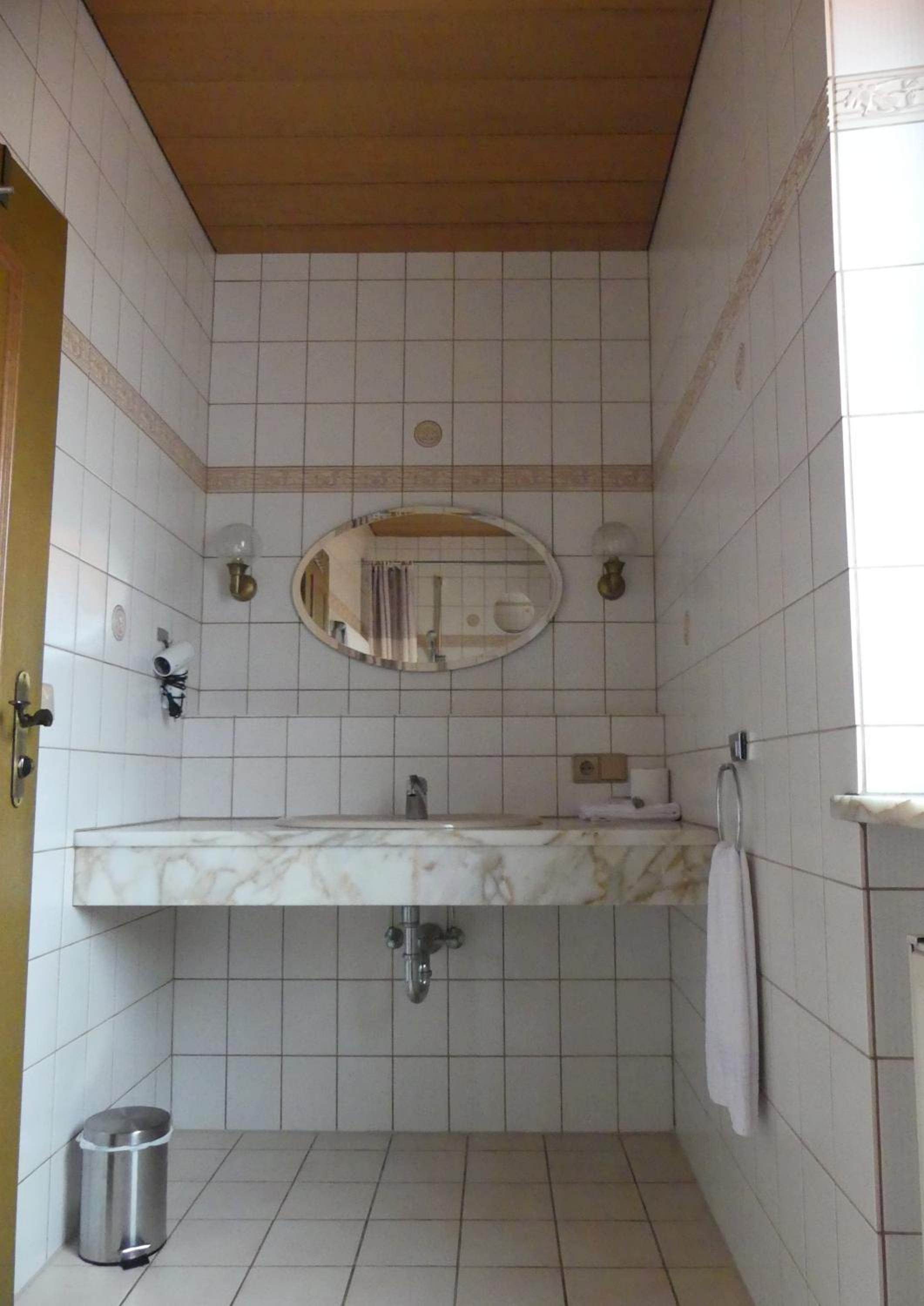 Standard Twin Room - Photo 3