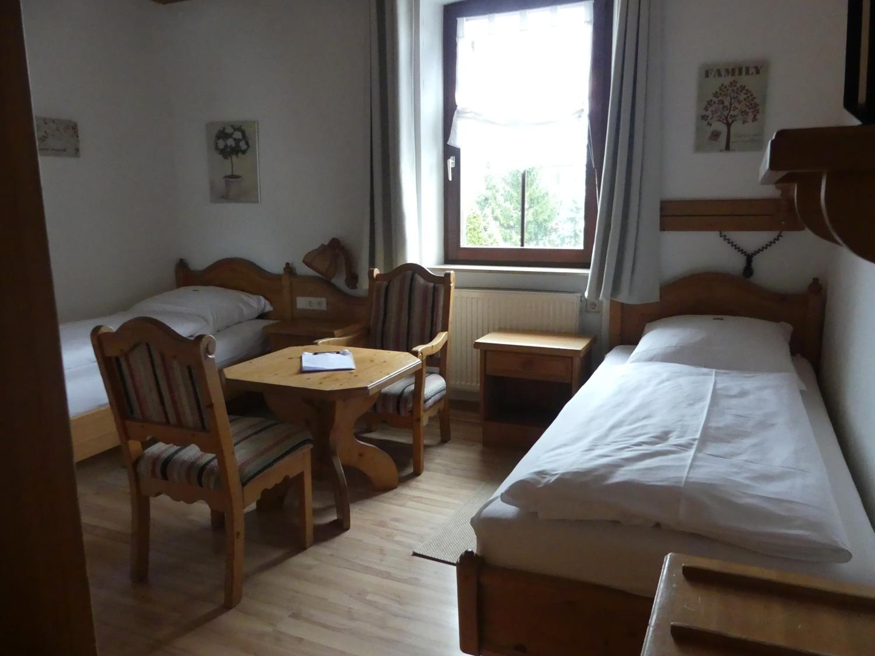 Standard Twin Room - Photo 1