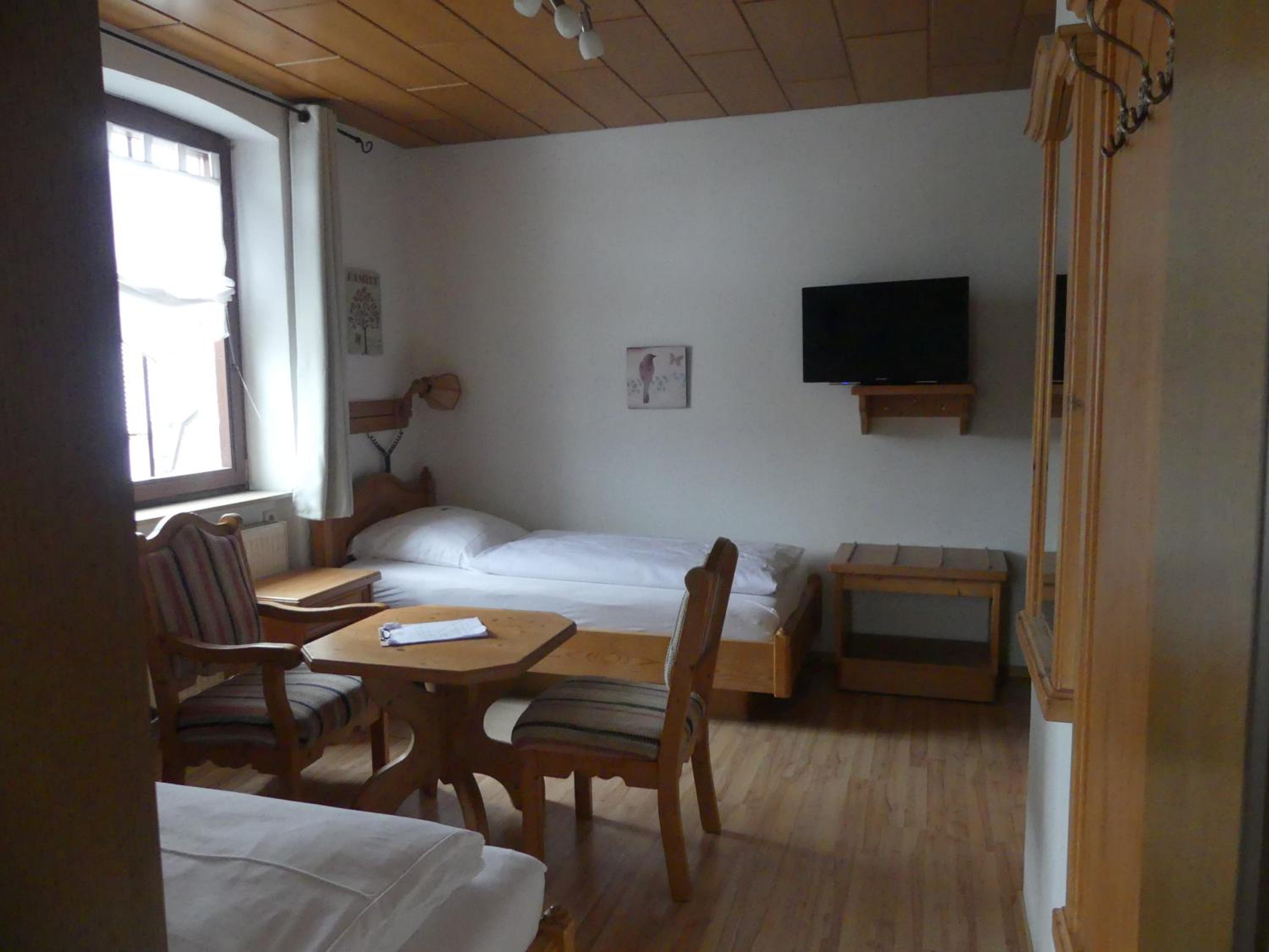 Standard Twin Room - Photo 2