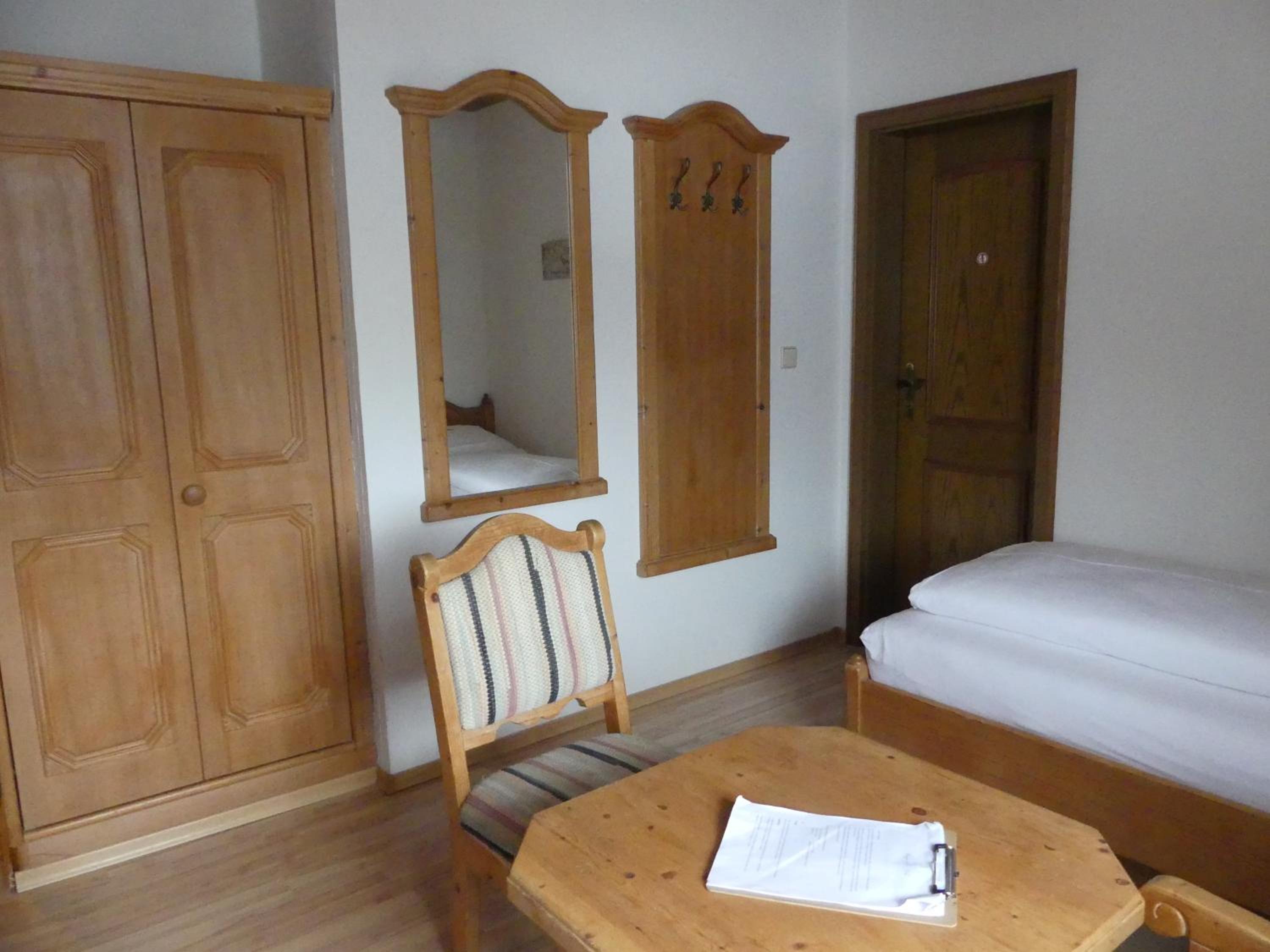 Standard Twin Room - Photo 5