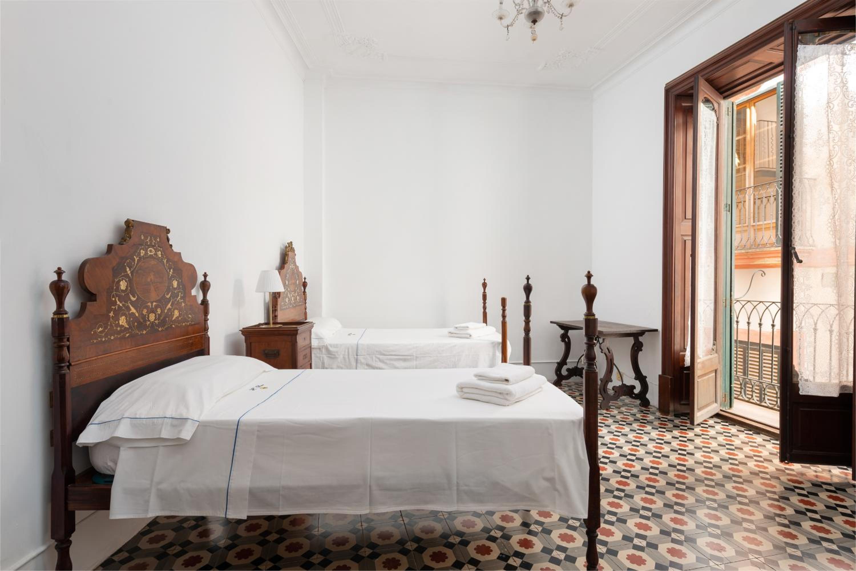 Double Room with Shared Bathroom photo 2