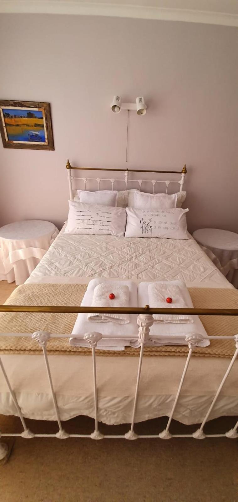 Double Room with Private Bathroom - Photo 2