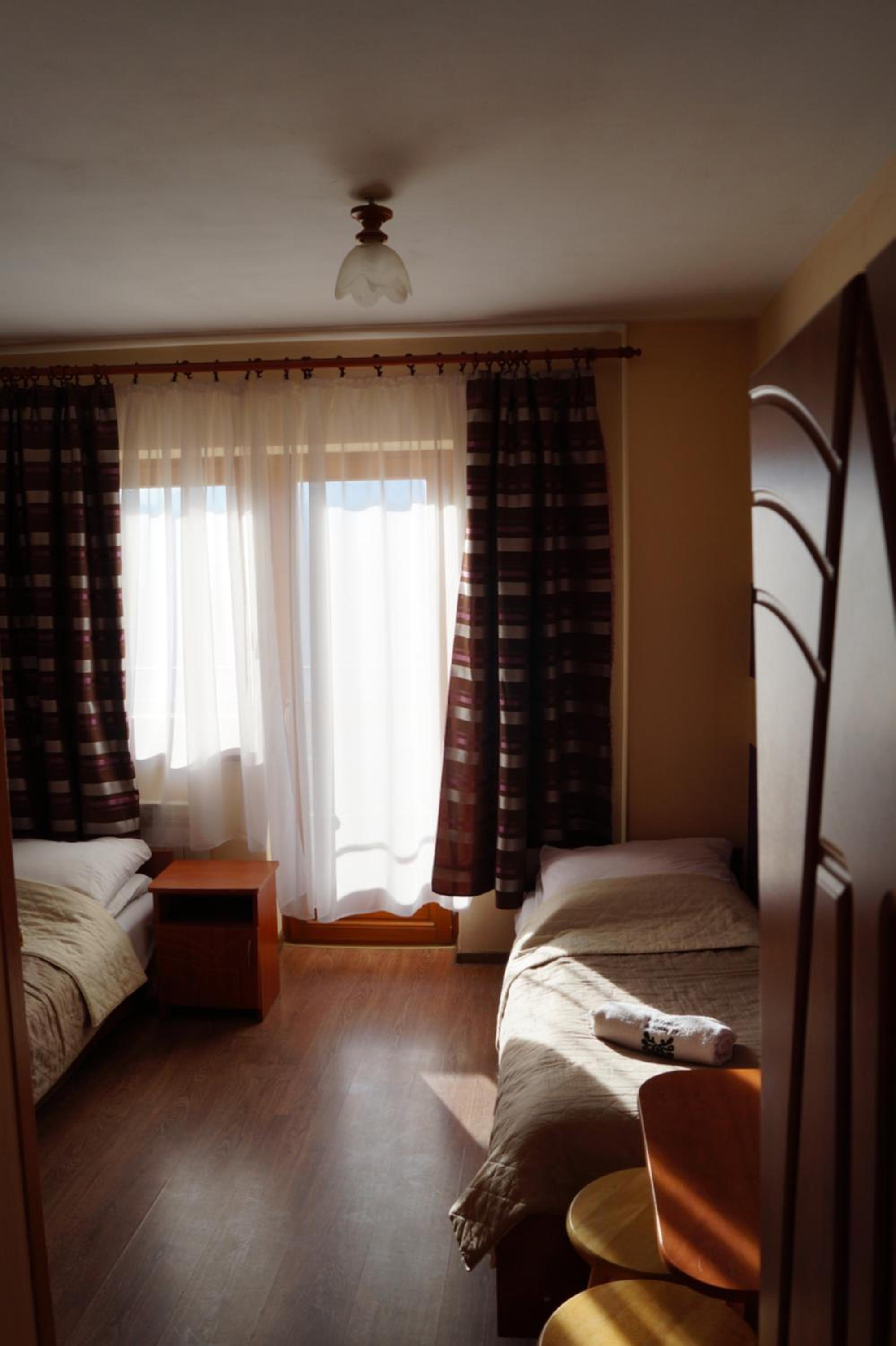 Twin Room with Mountain View - Photo 10