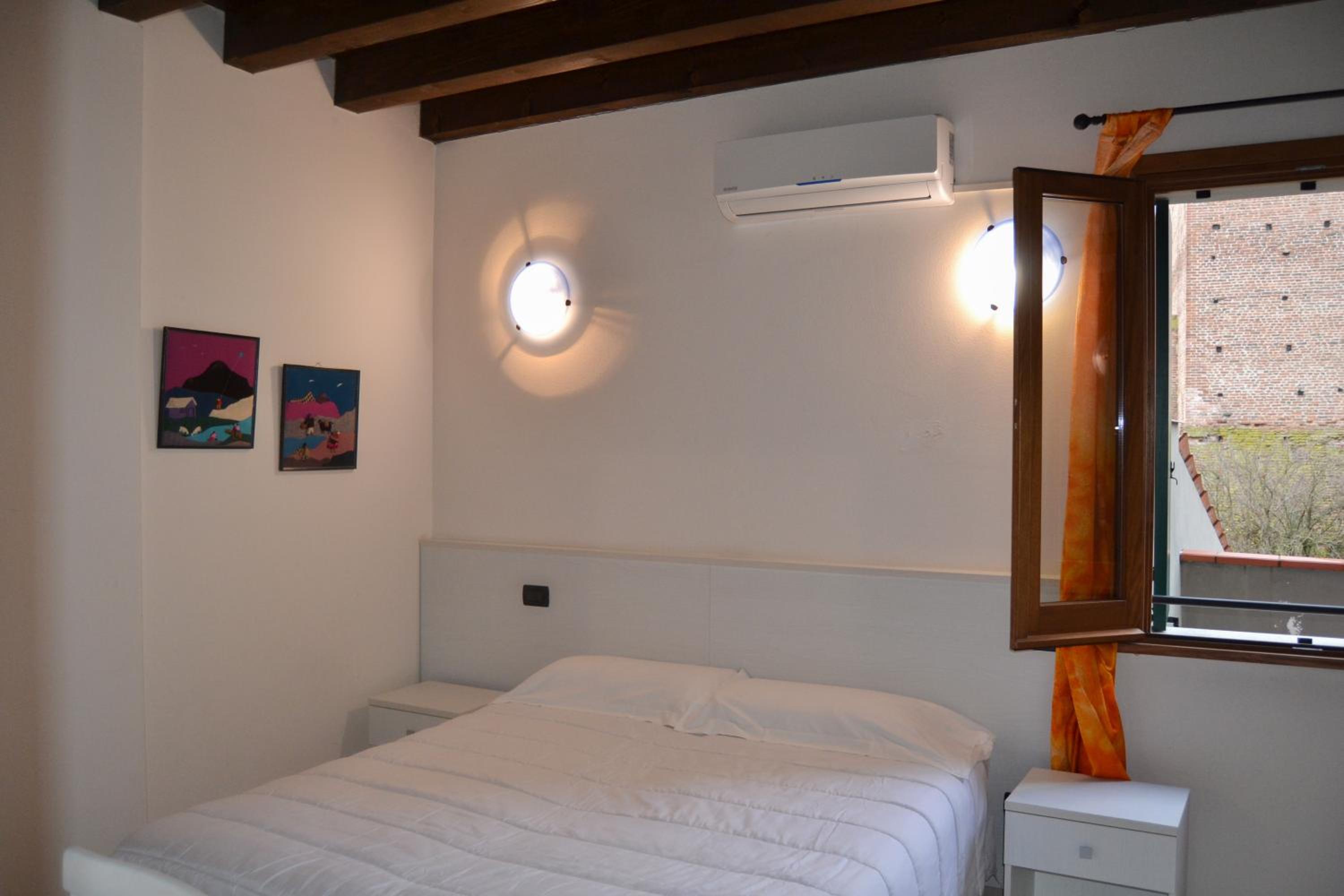 Apartment with Balcony - Photo 8