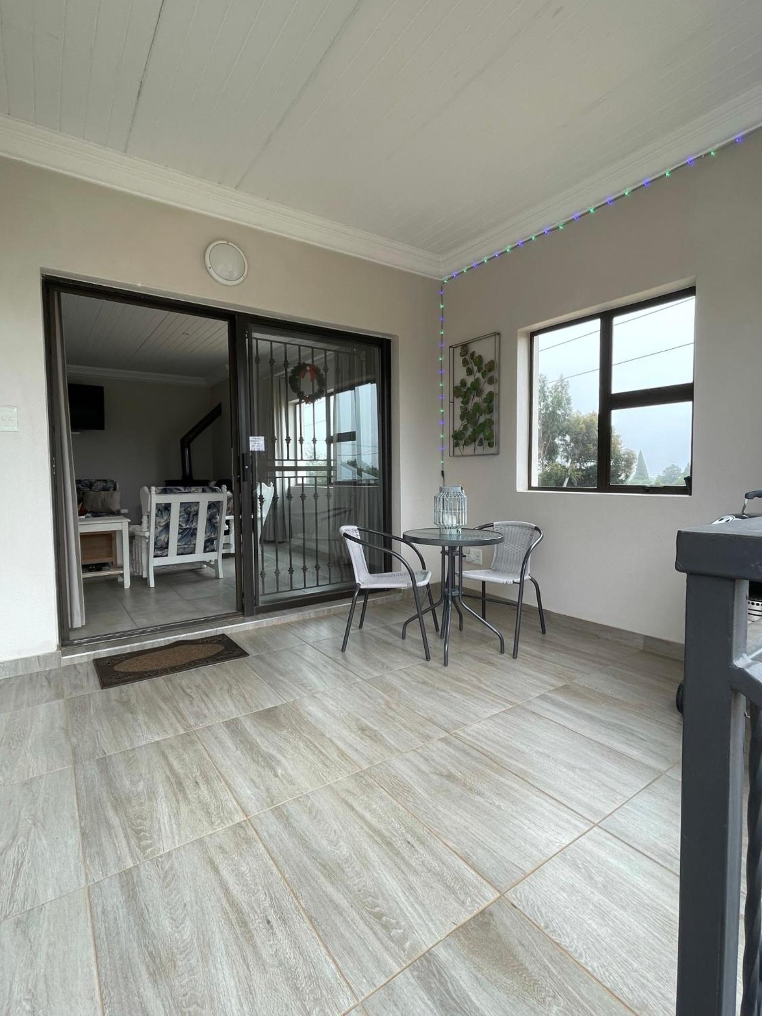 One-Bedroom Apartment - Photo 2