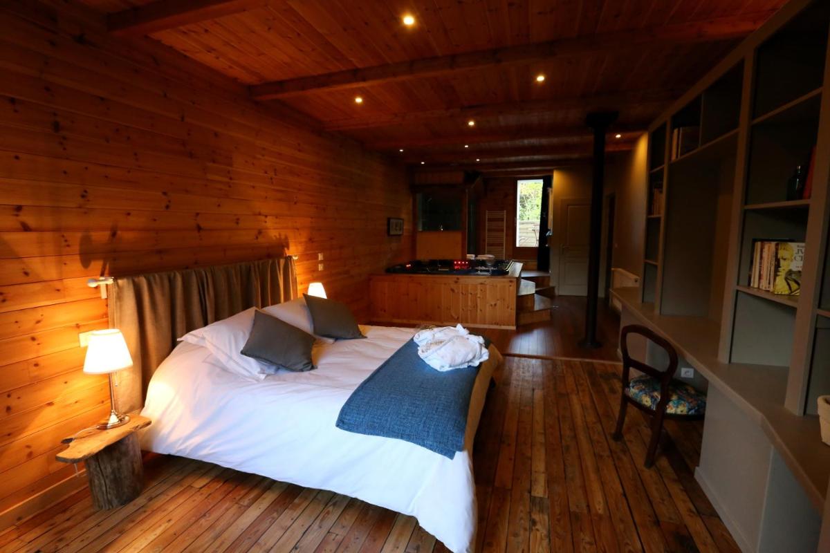 Double Room with Spa Bath - Photo 3