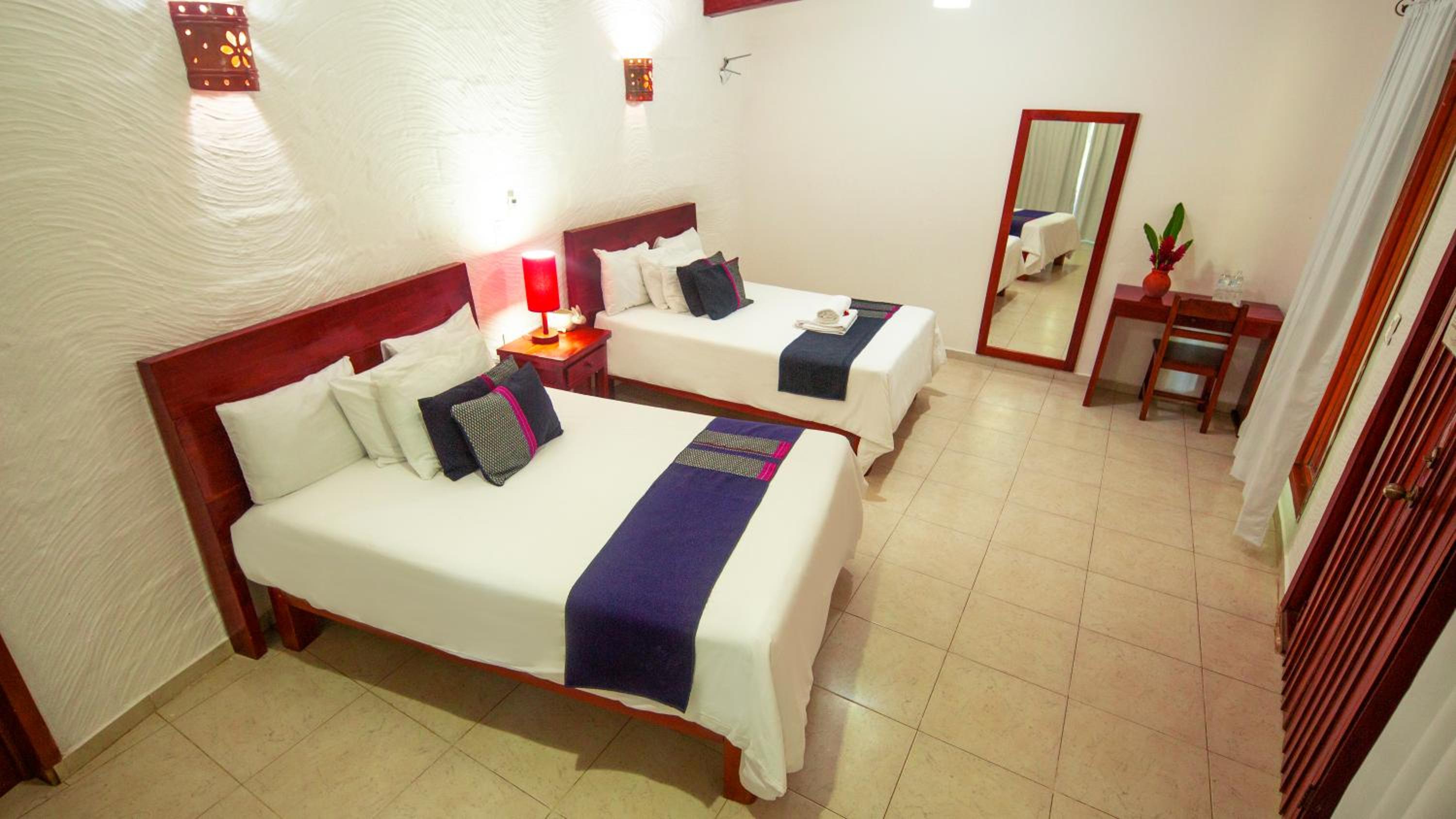 Double Room with Two Double Beds or One Large Bed - Photo 3
