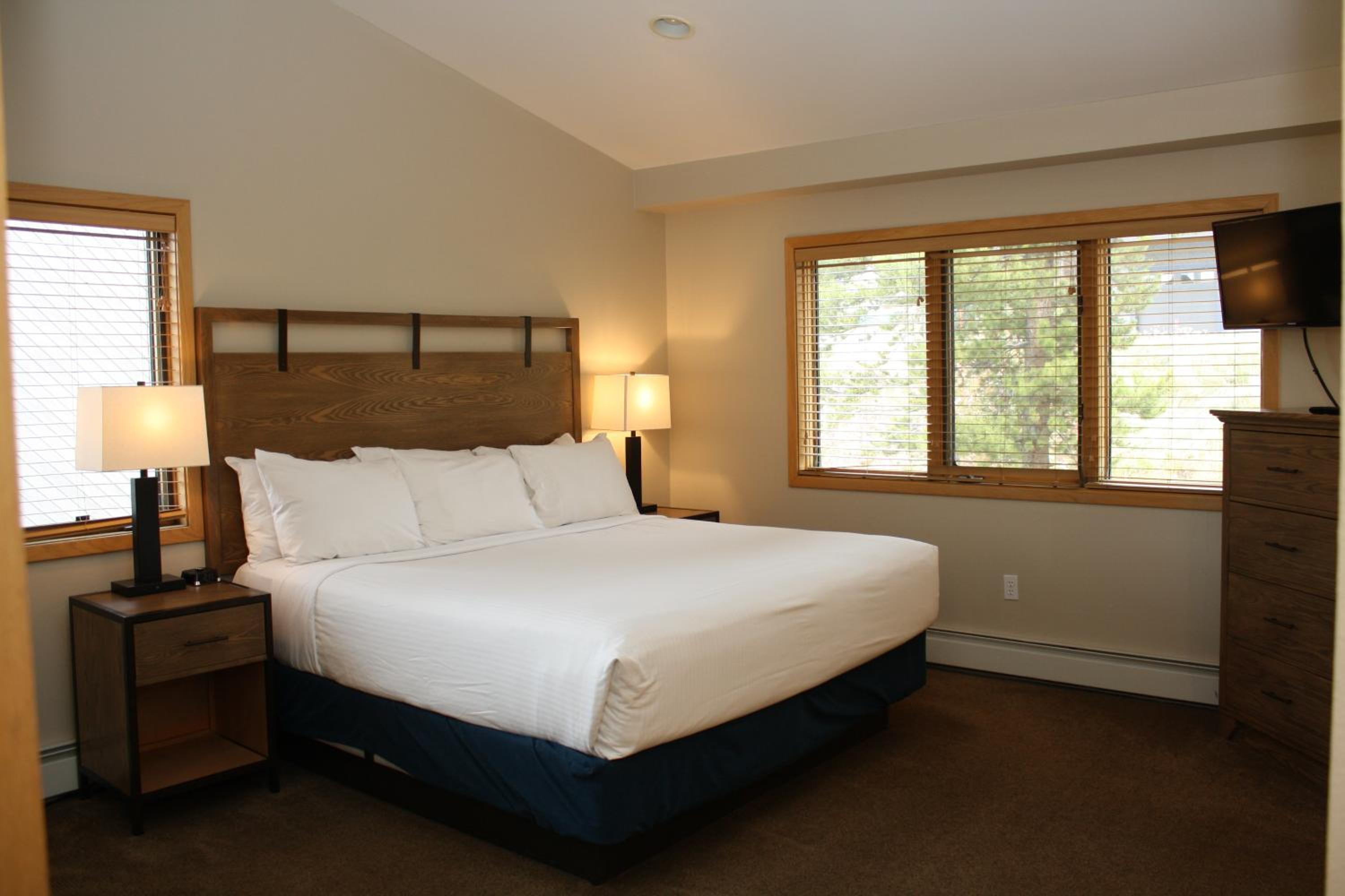 Three-Bedroom Apartment - Photo 15
